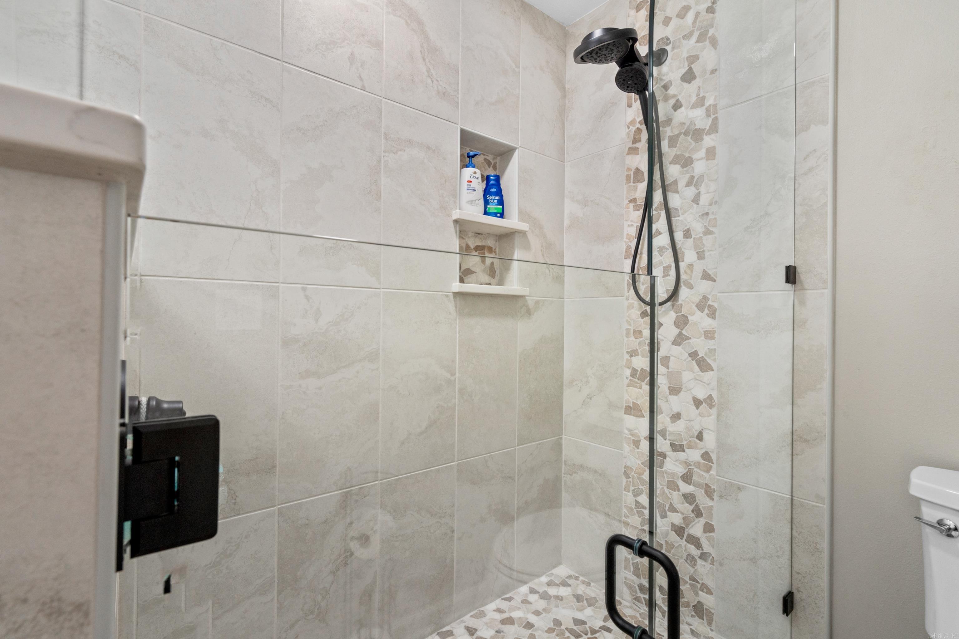 Ciento - Residential