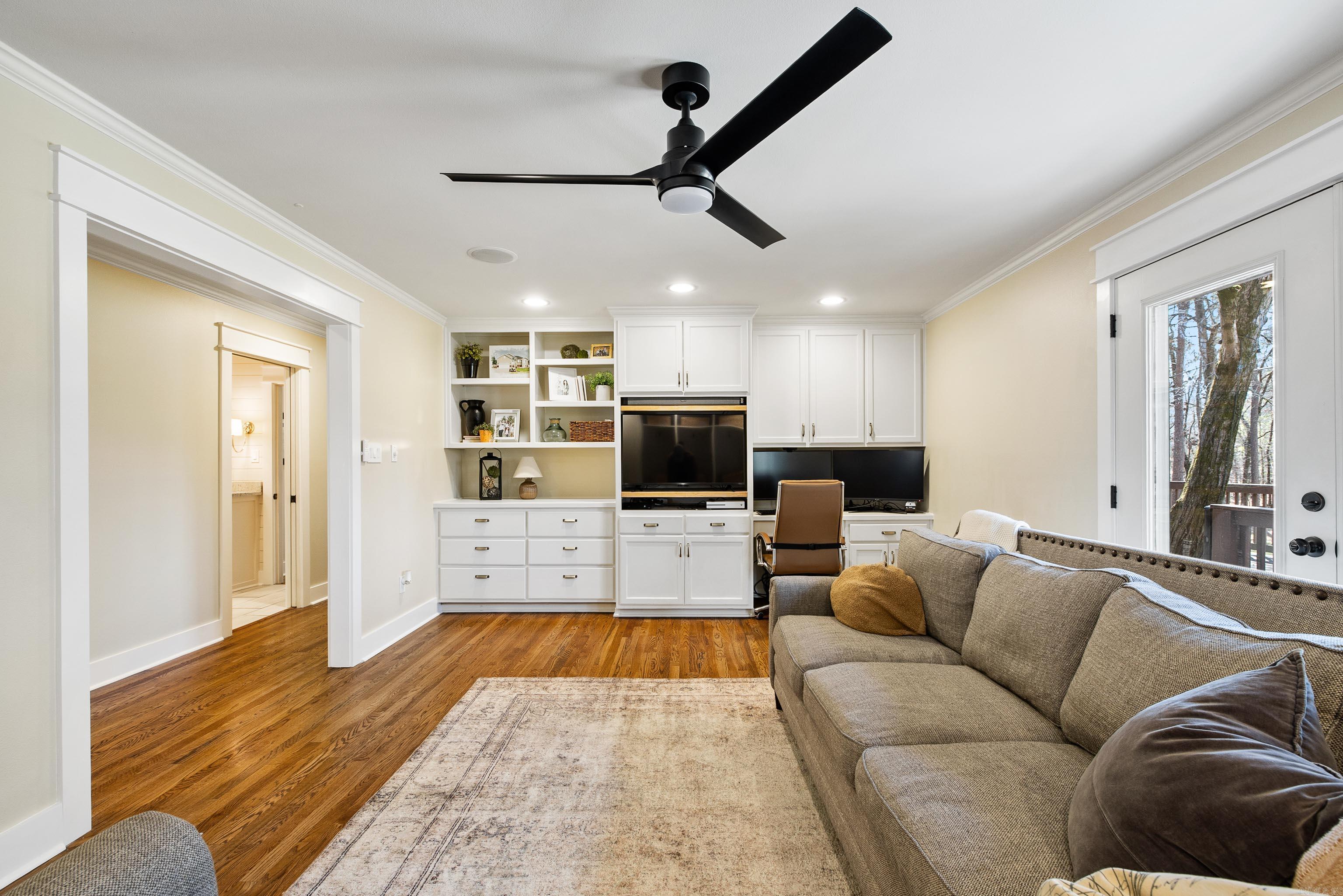 LYNNFIELD CE - Residential