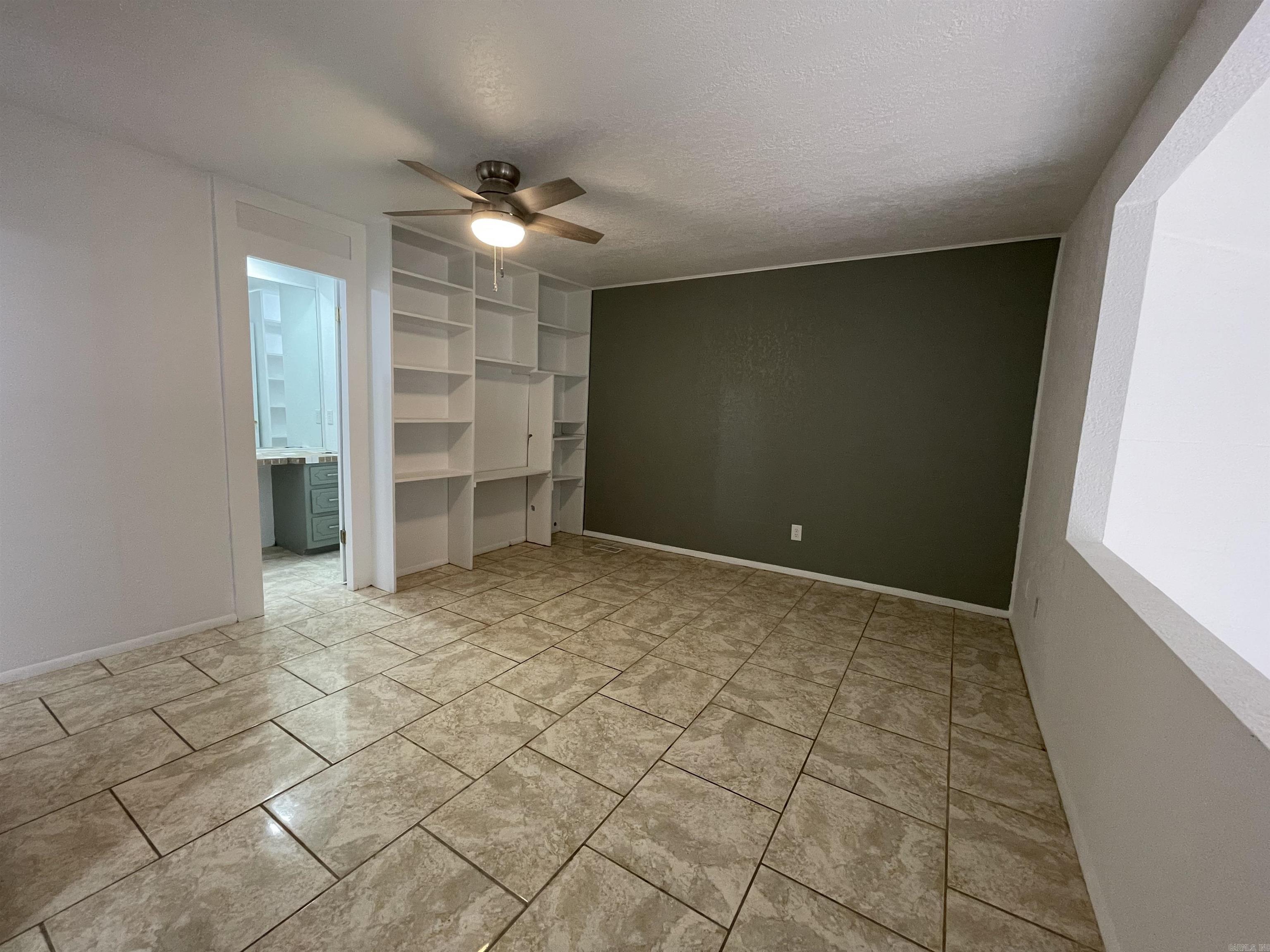 Villa West - Residential