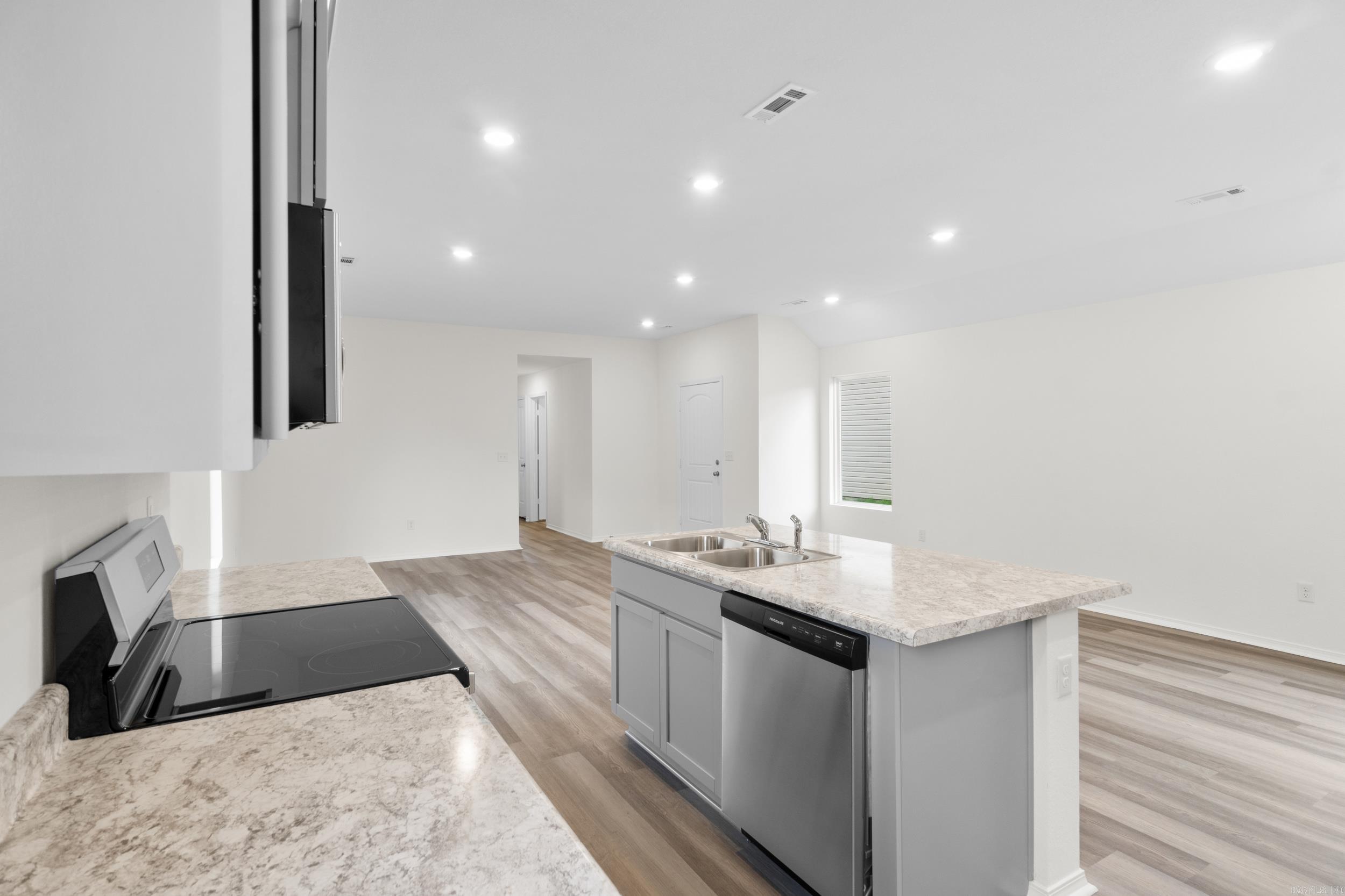 WHITE OAK CROSSING - Residential