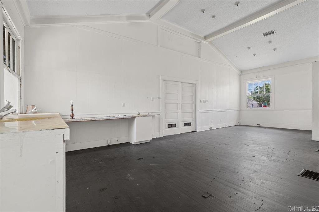 Dawers Garland Counrt - Commercial Sale