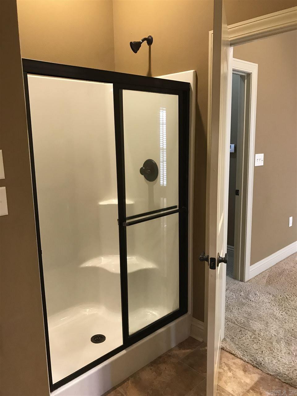 COUNTRY CLUB OF ARK THE - Residential Lease