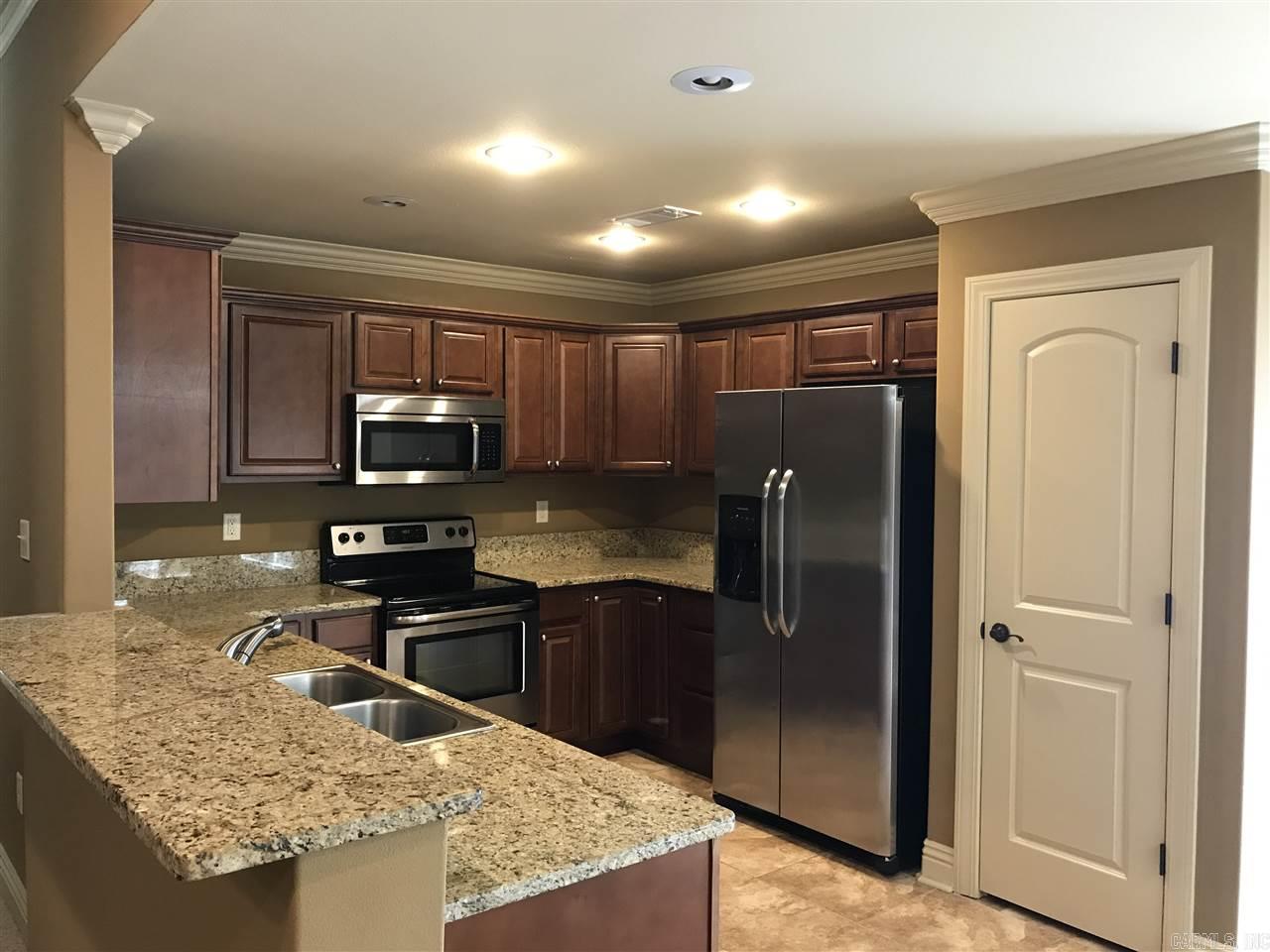 COUNTRY CLUB OF ARK THE - Residential Lease