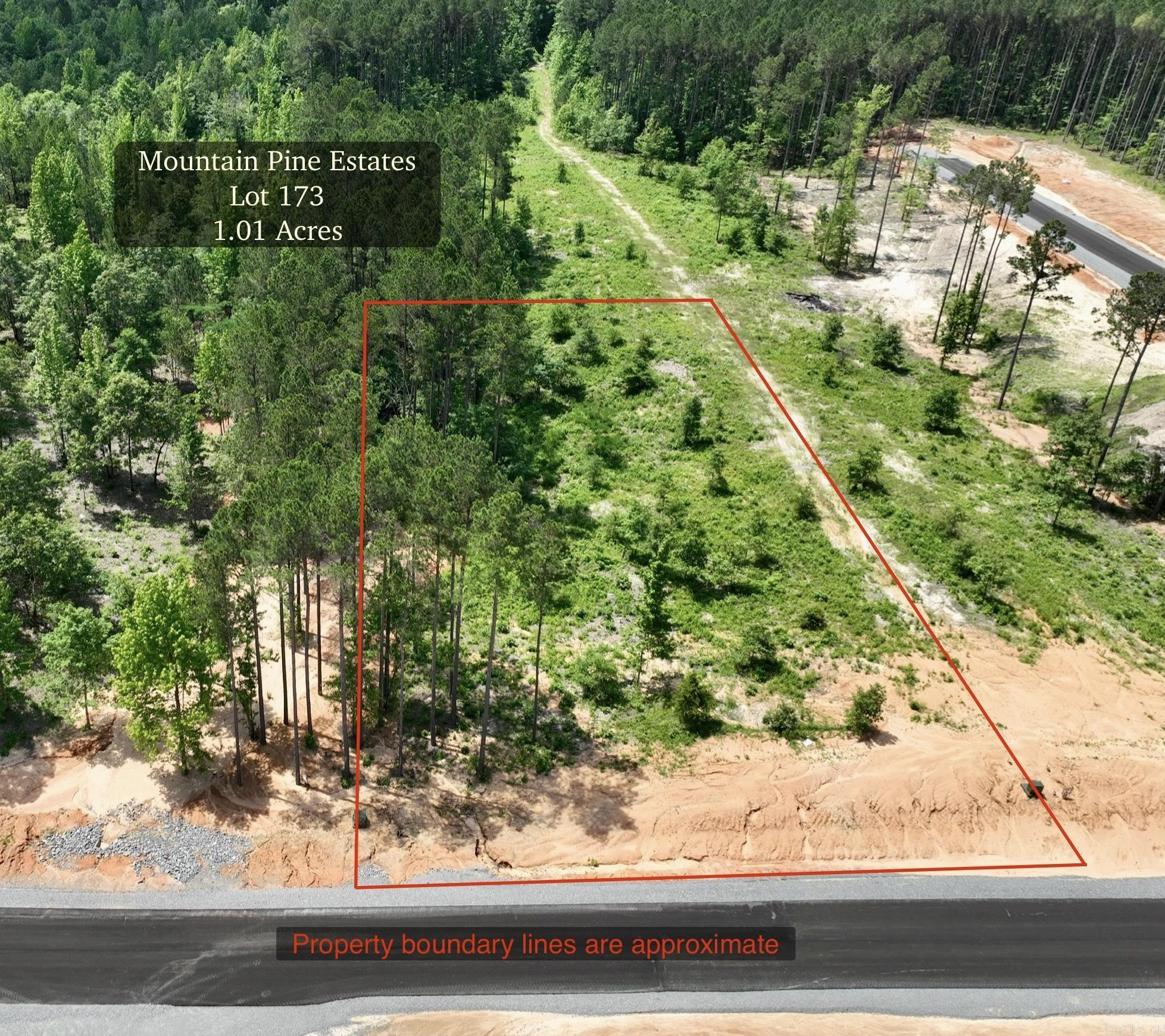 Pre-selling small acreage tract south of Little Rock. Asphalt road and utilities installed. Ready for construction.