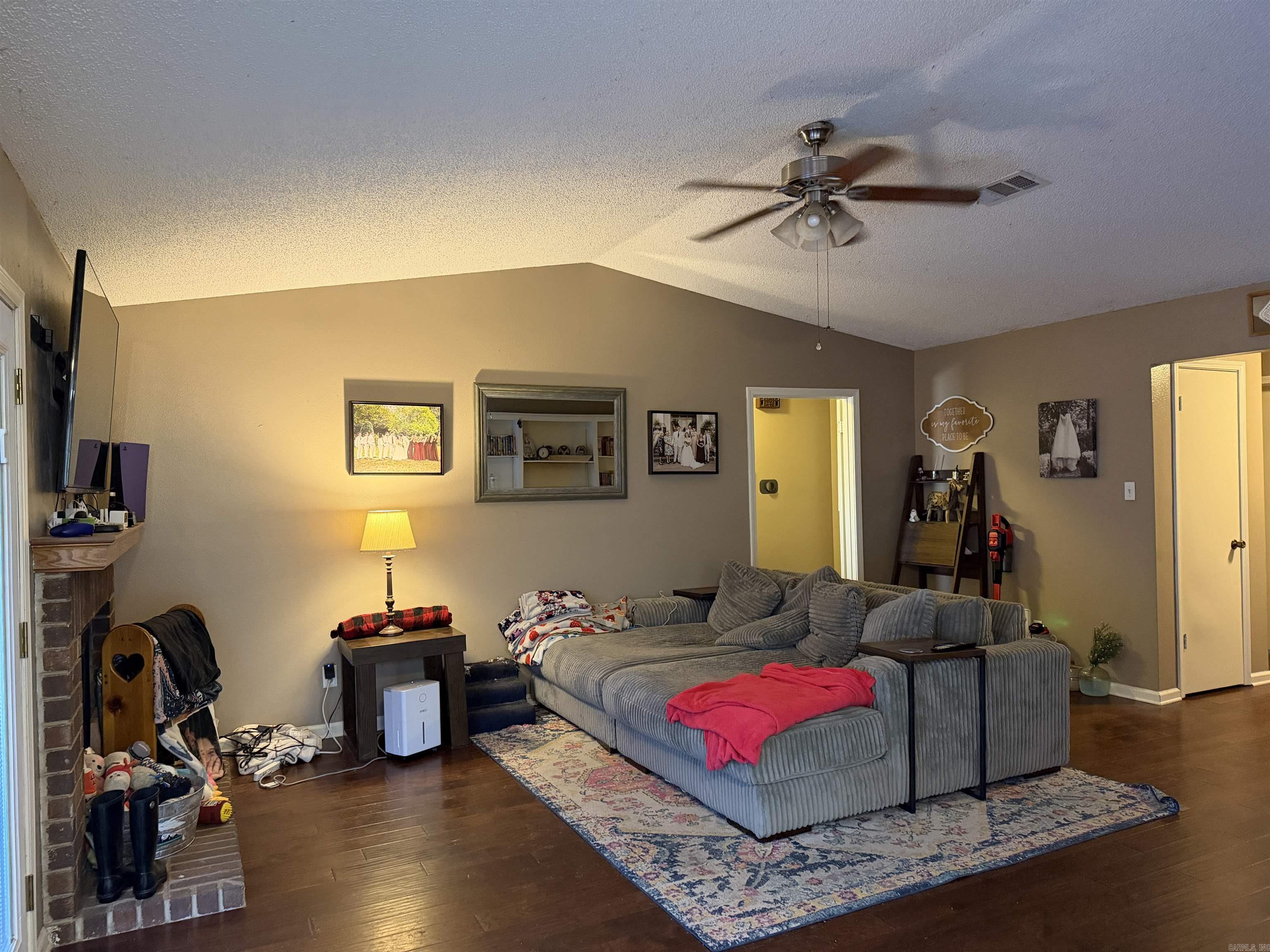 COLONIAL PARK - Residential