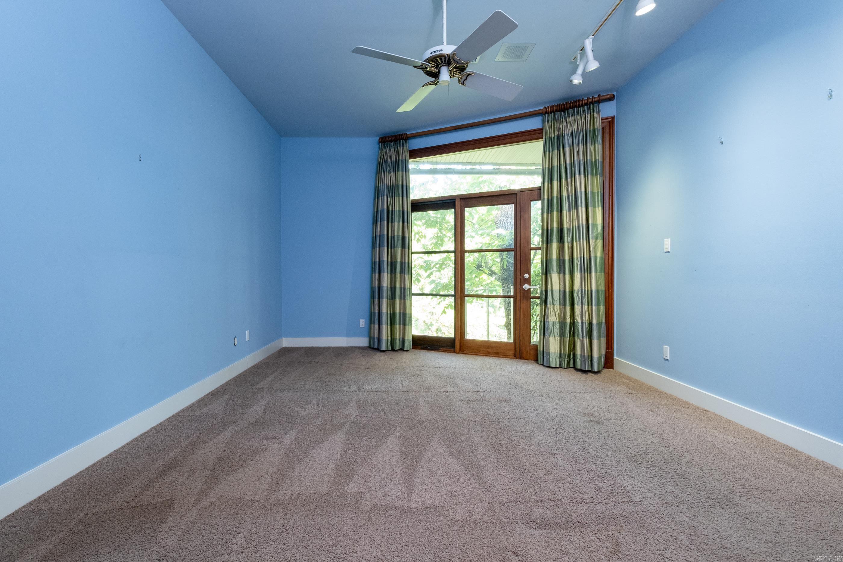 DOYLES PLACE - Residential