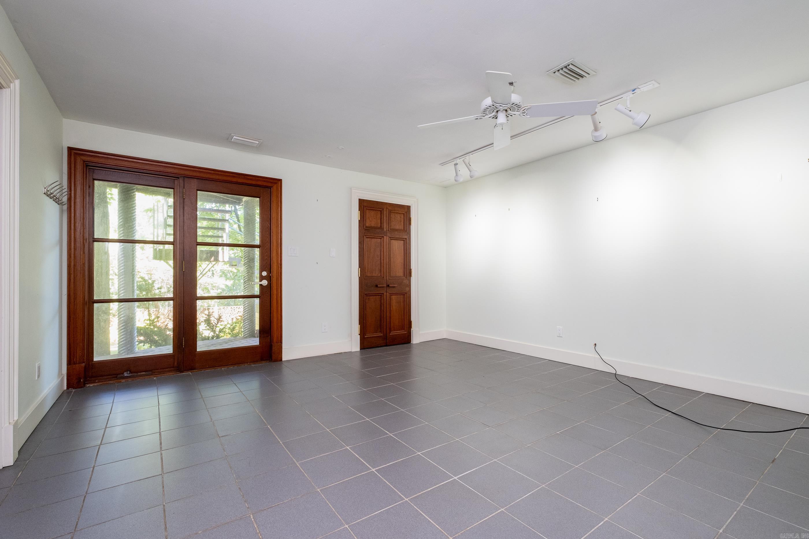 DOYLES PLACE - Residential