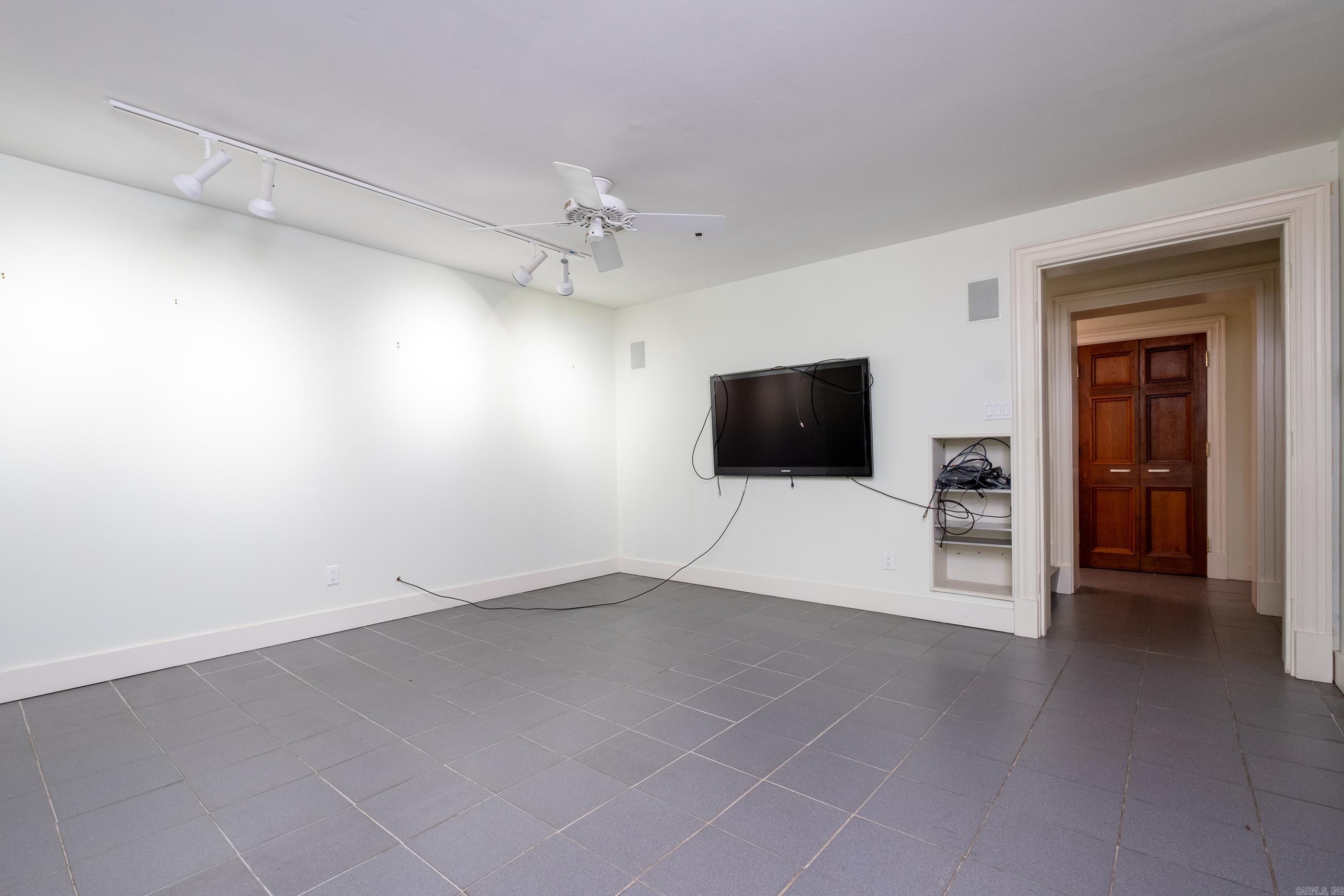 DOYLES PLACE - Residential