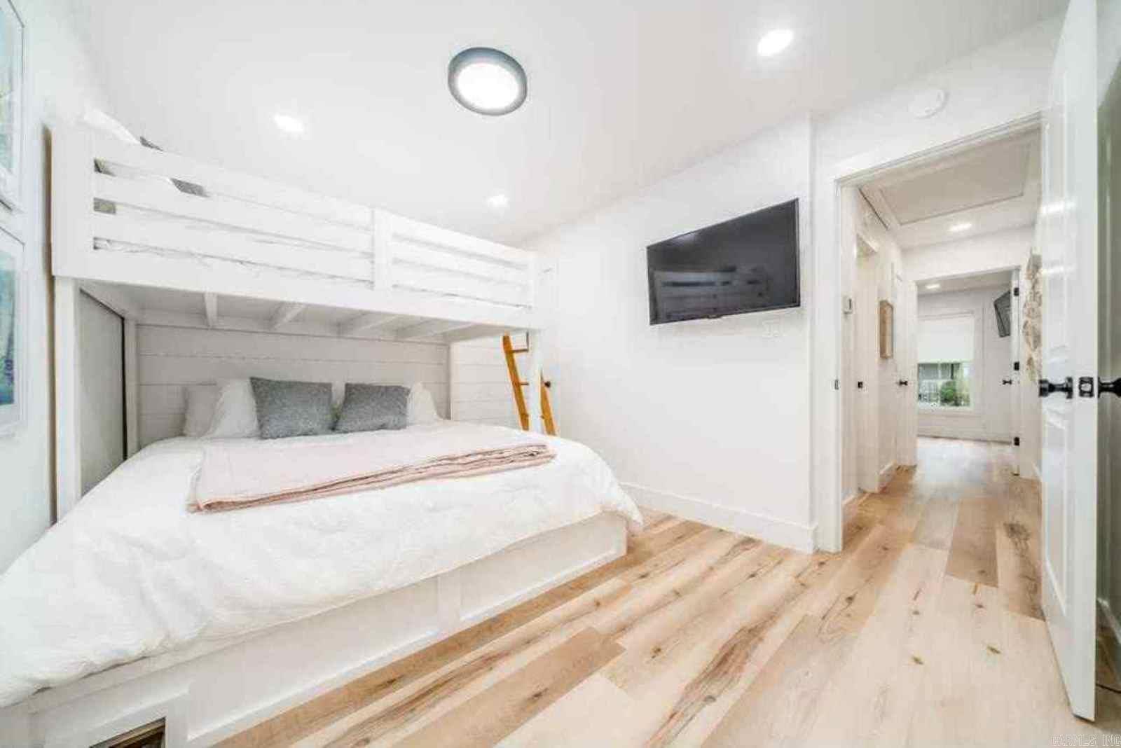 BROADVIEW EXTENSION - Residential