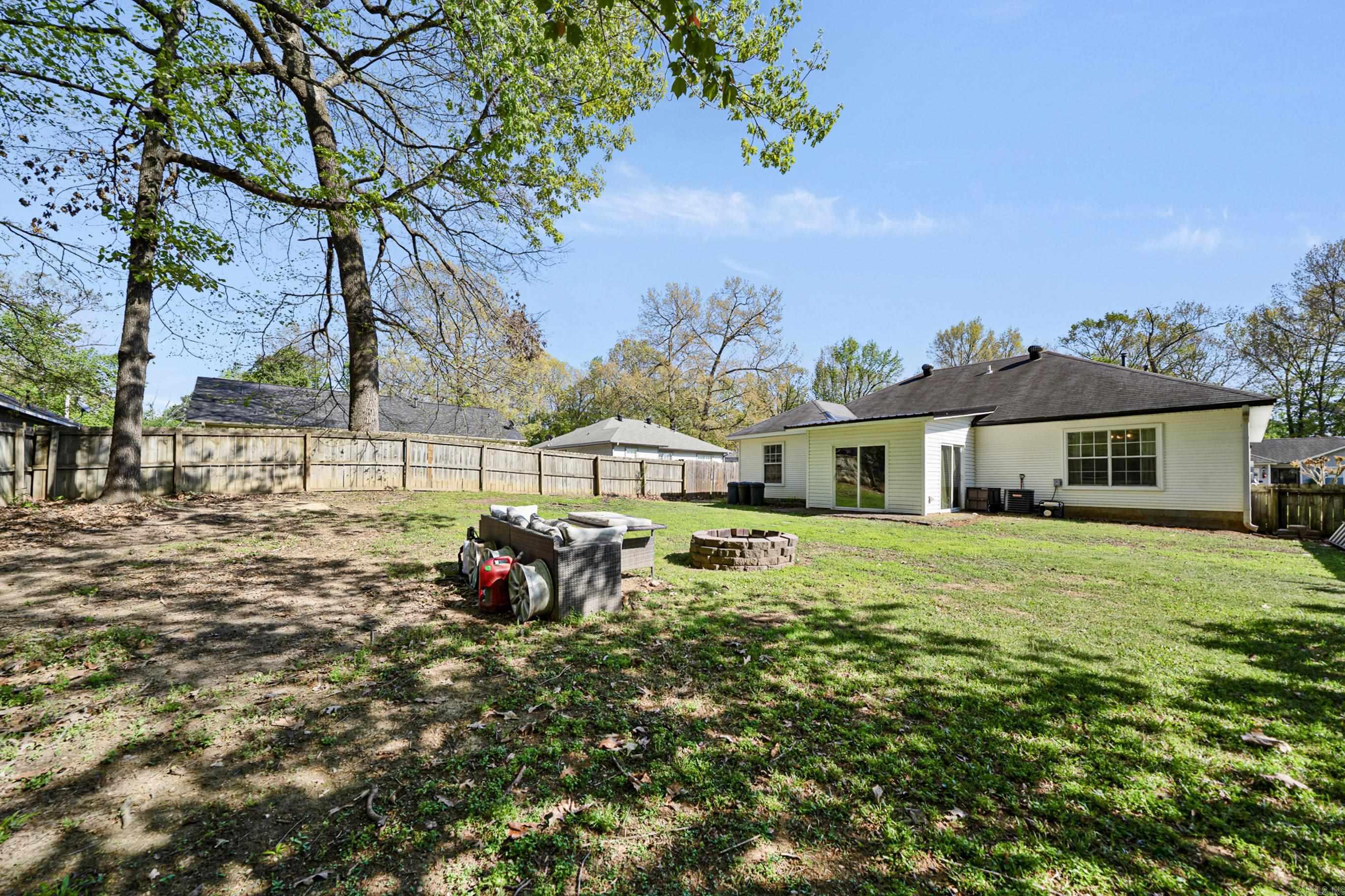 TOWERING OAKS - Residential
