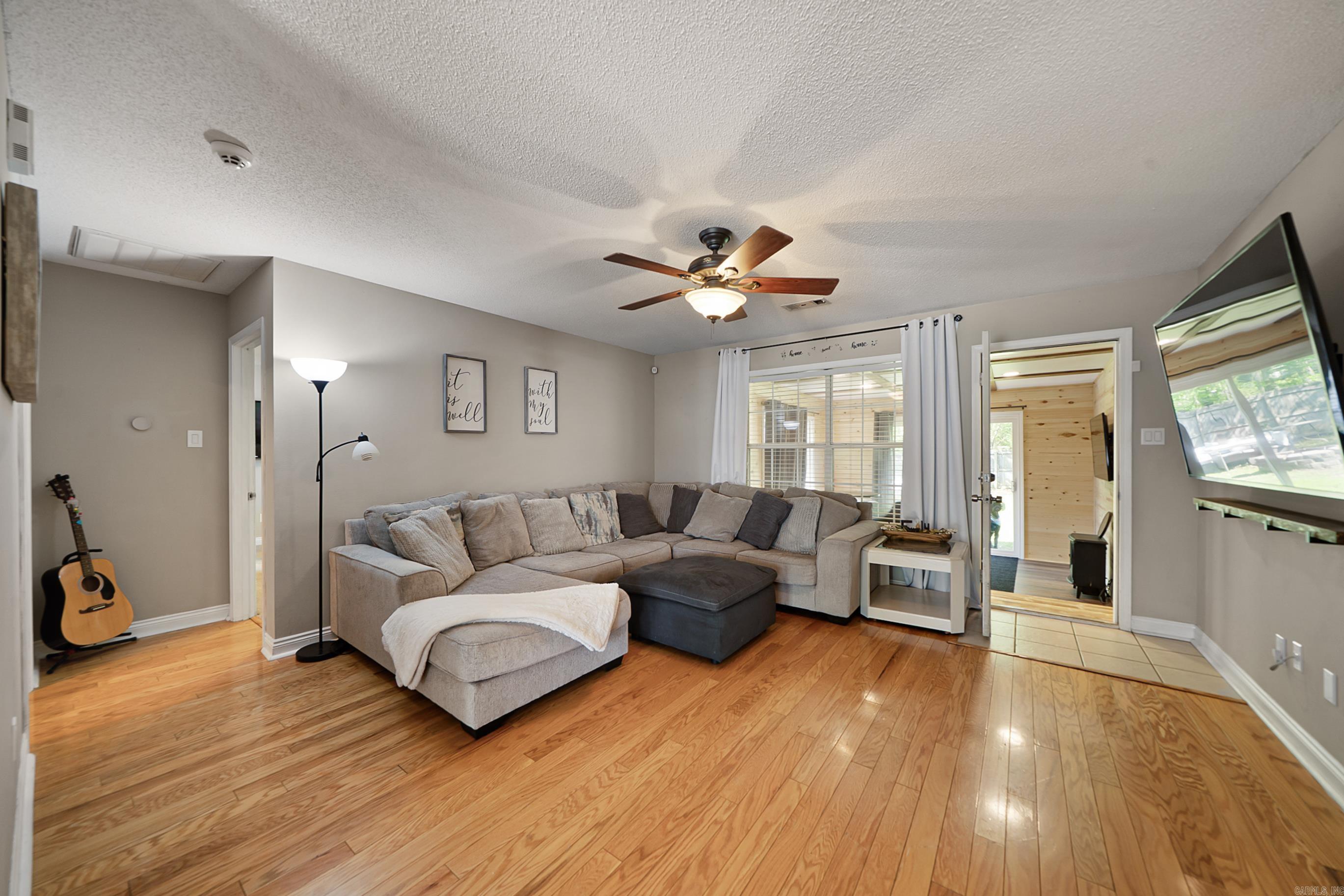 TOWERING OAKS - Residential