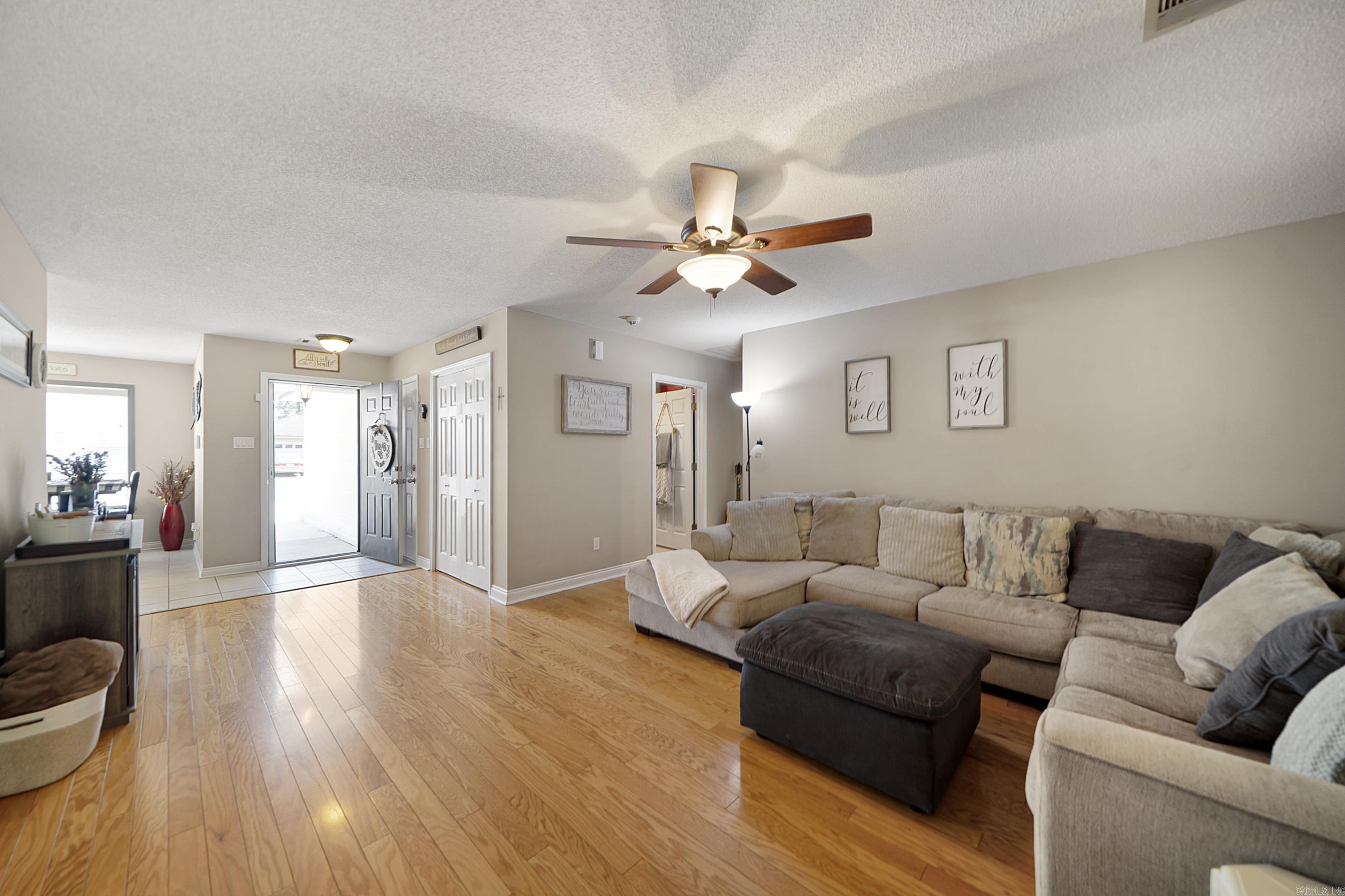 TOWERING OAKS - Residential