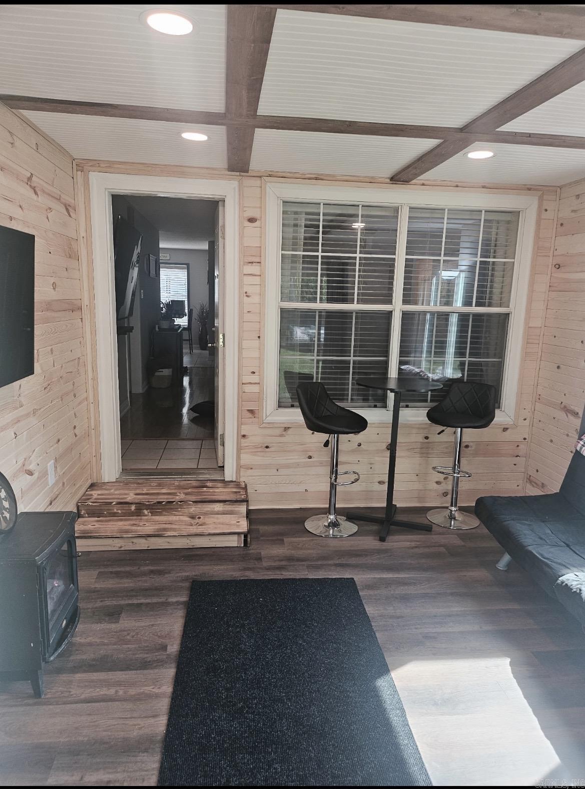 TOWERING OAKS - Residential