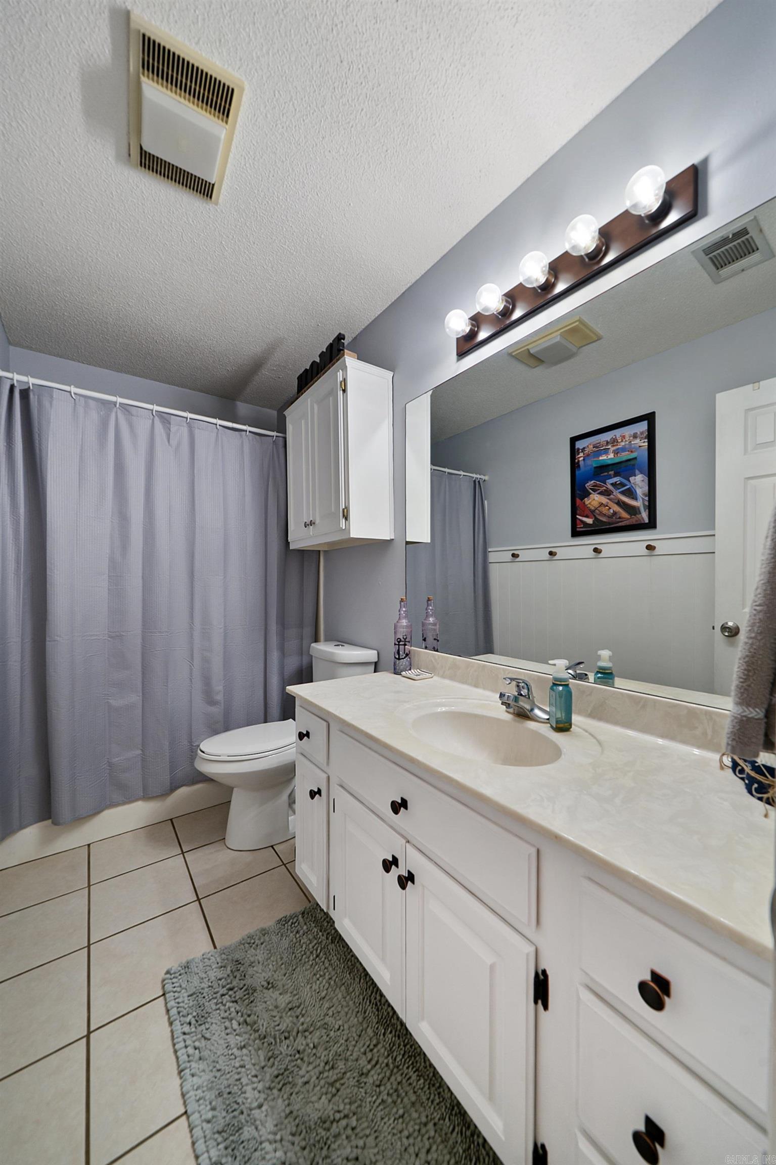 TOWERING OAKS - Residential