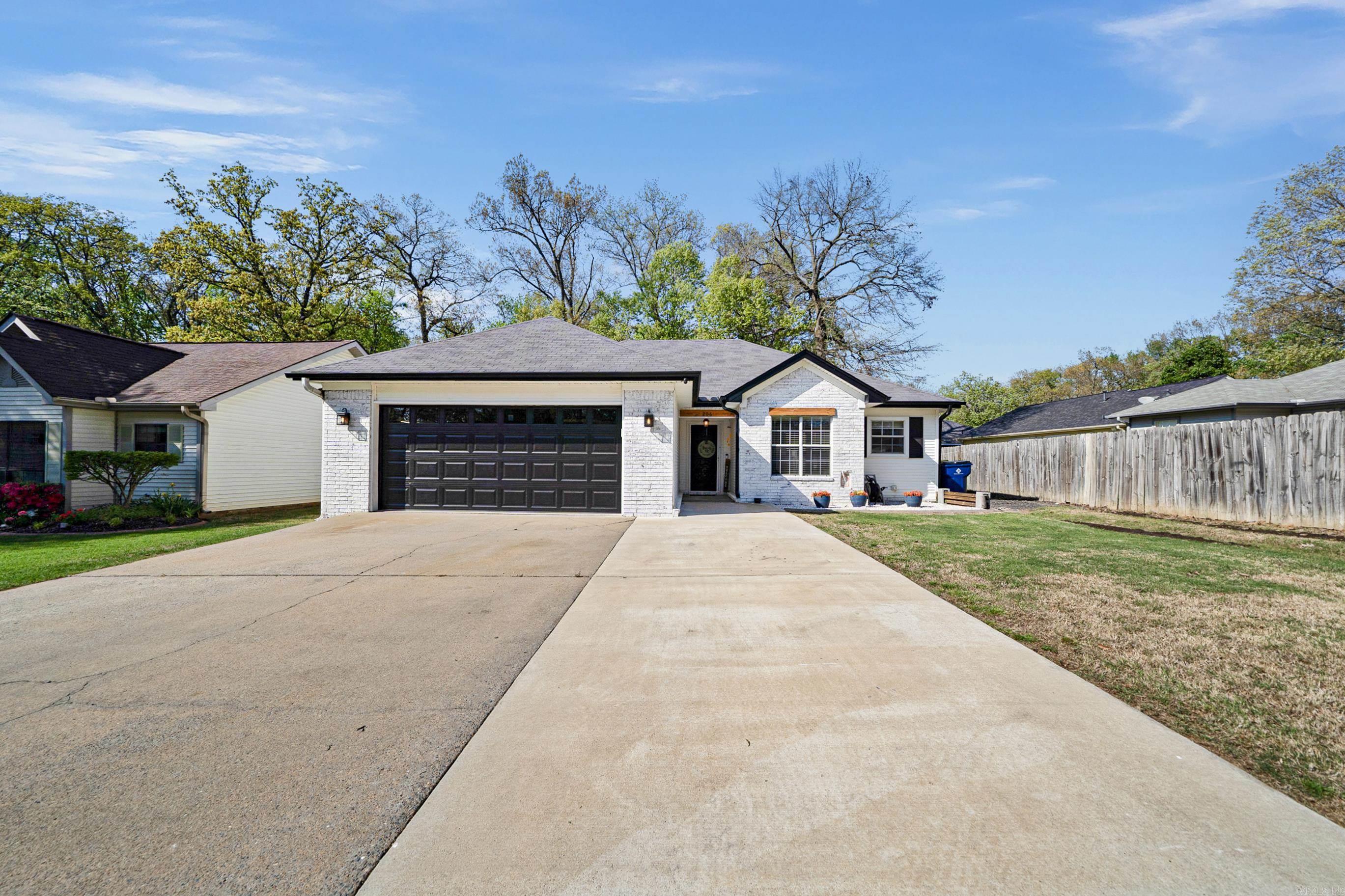 TOWERING OAKS - Residential