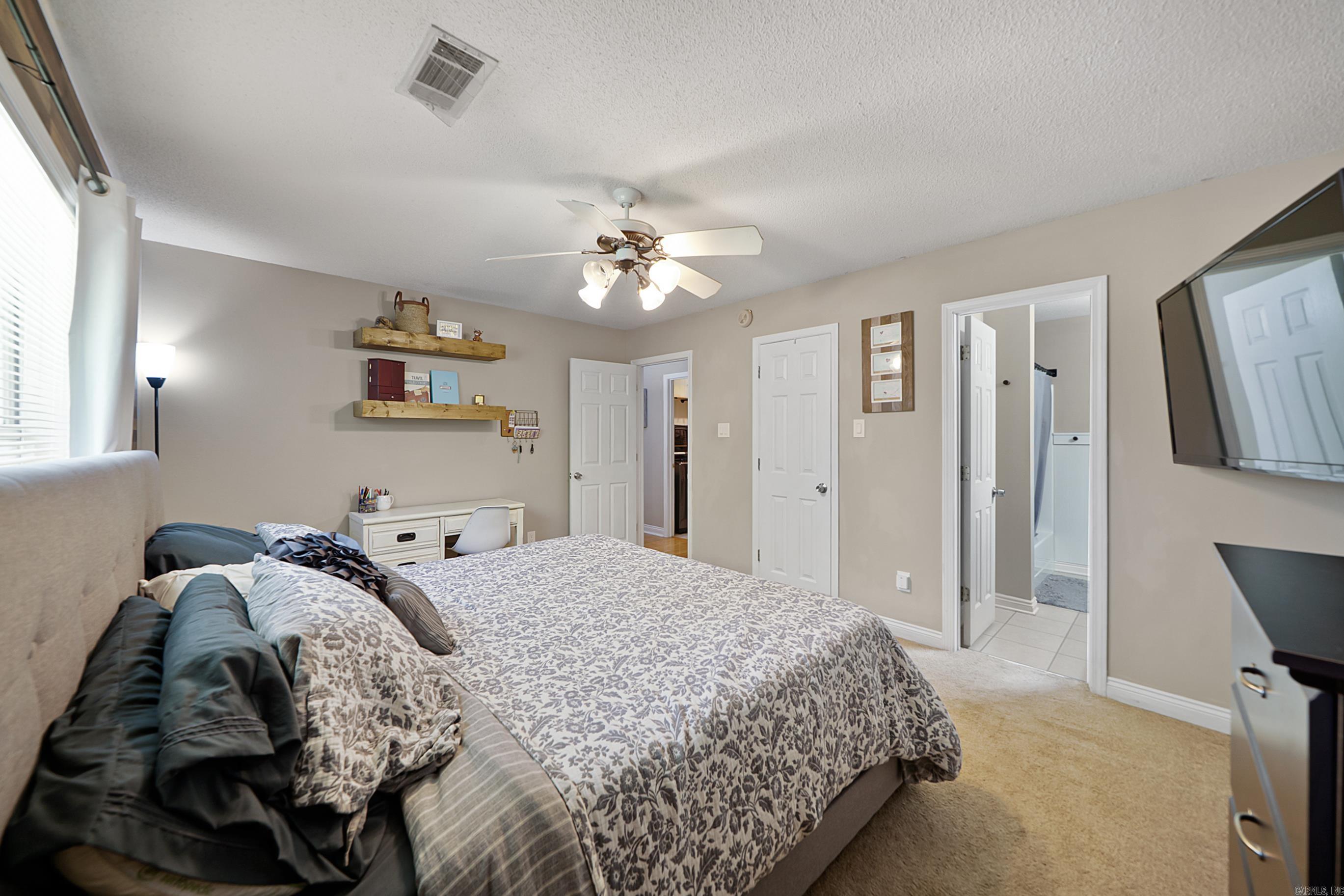 TOWERING OAKS - Residential