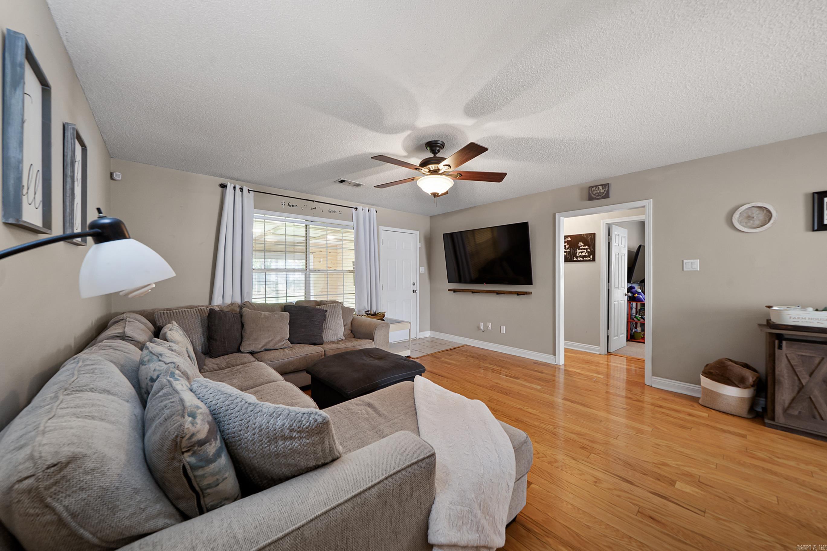 TOWERING OAKS - Residential