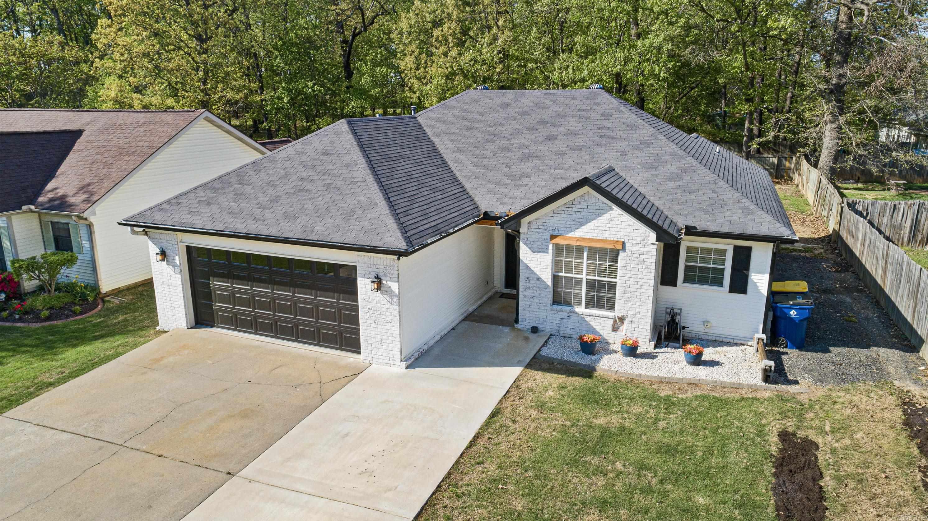 TOWERING OAKS - Residential