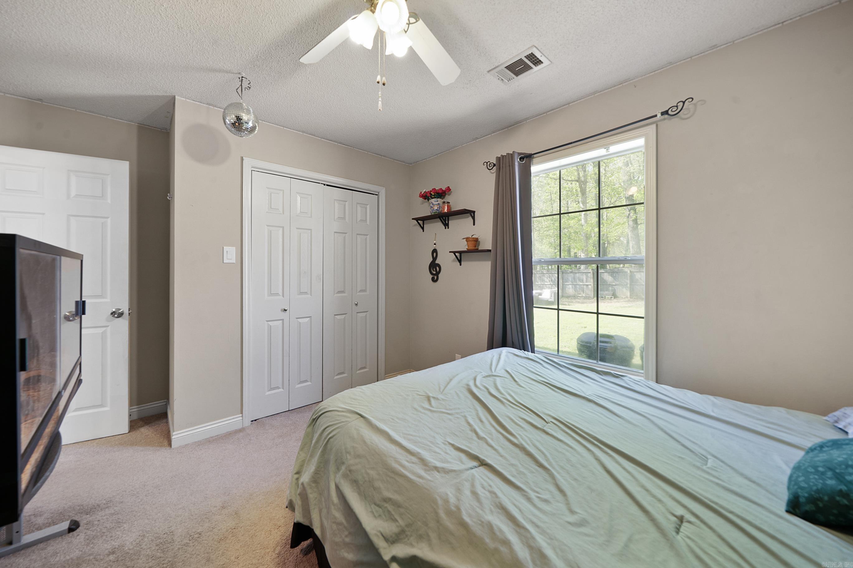 TOWERING OAKS - Residential