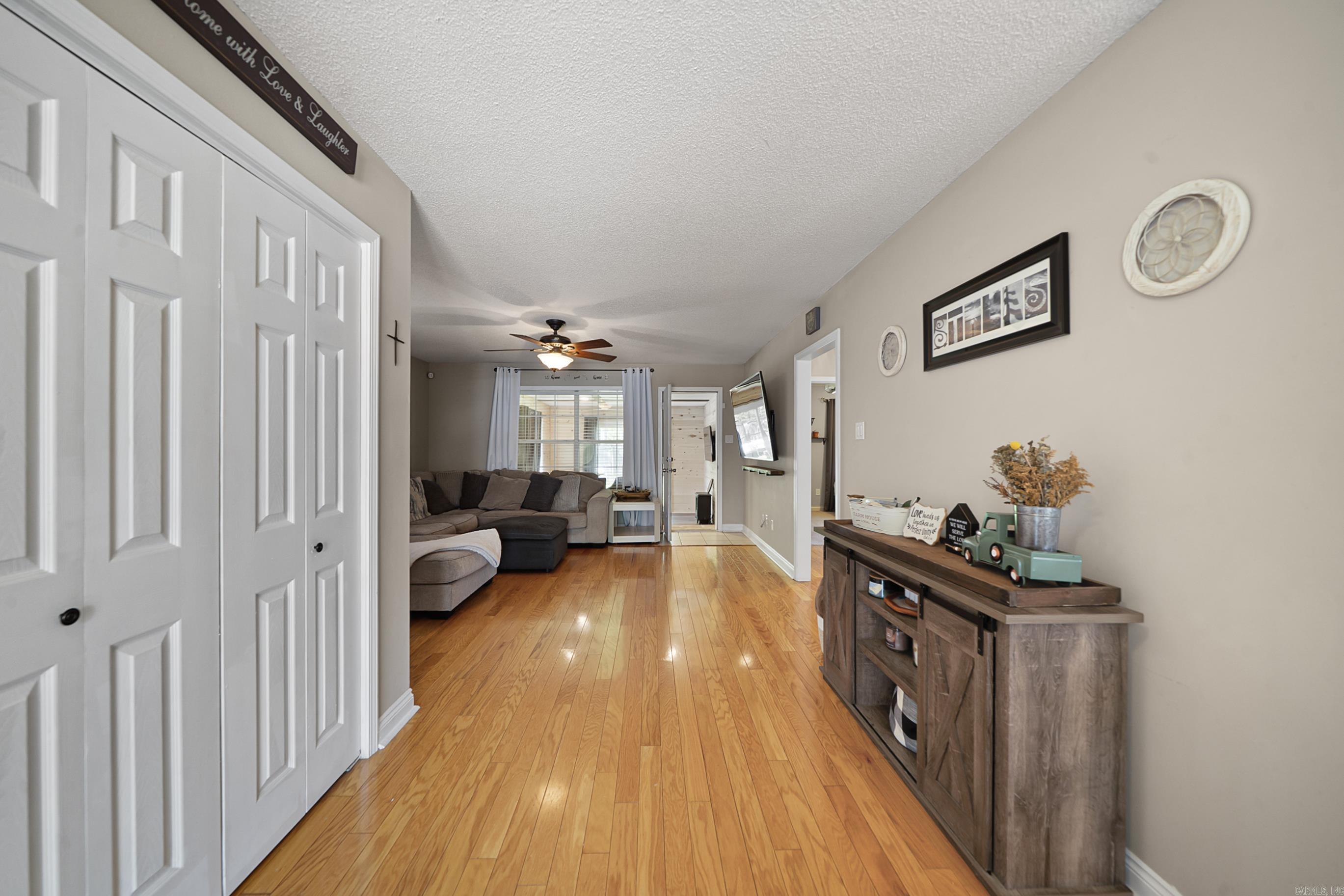 TOWERING OAKS - Residential