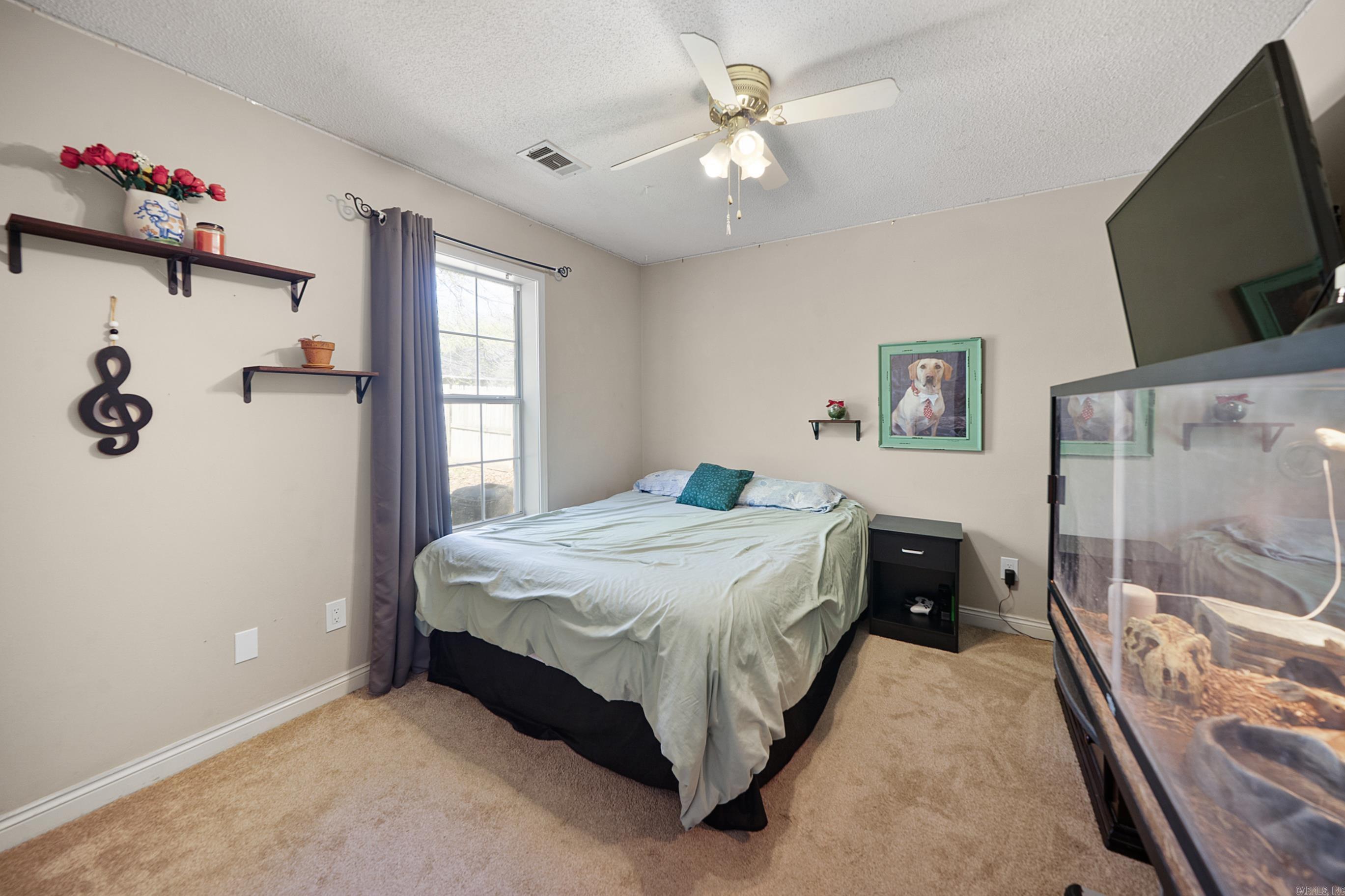 TOWERING OAKS - Residential