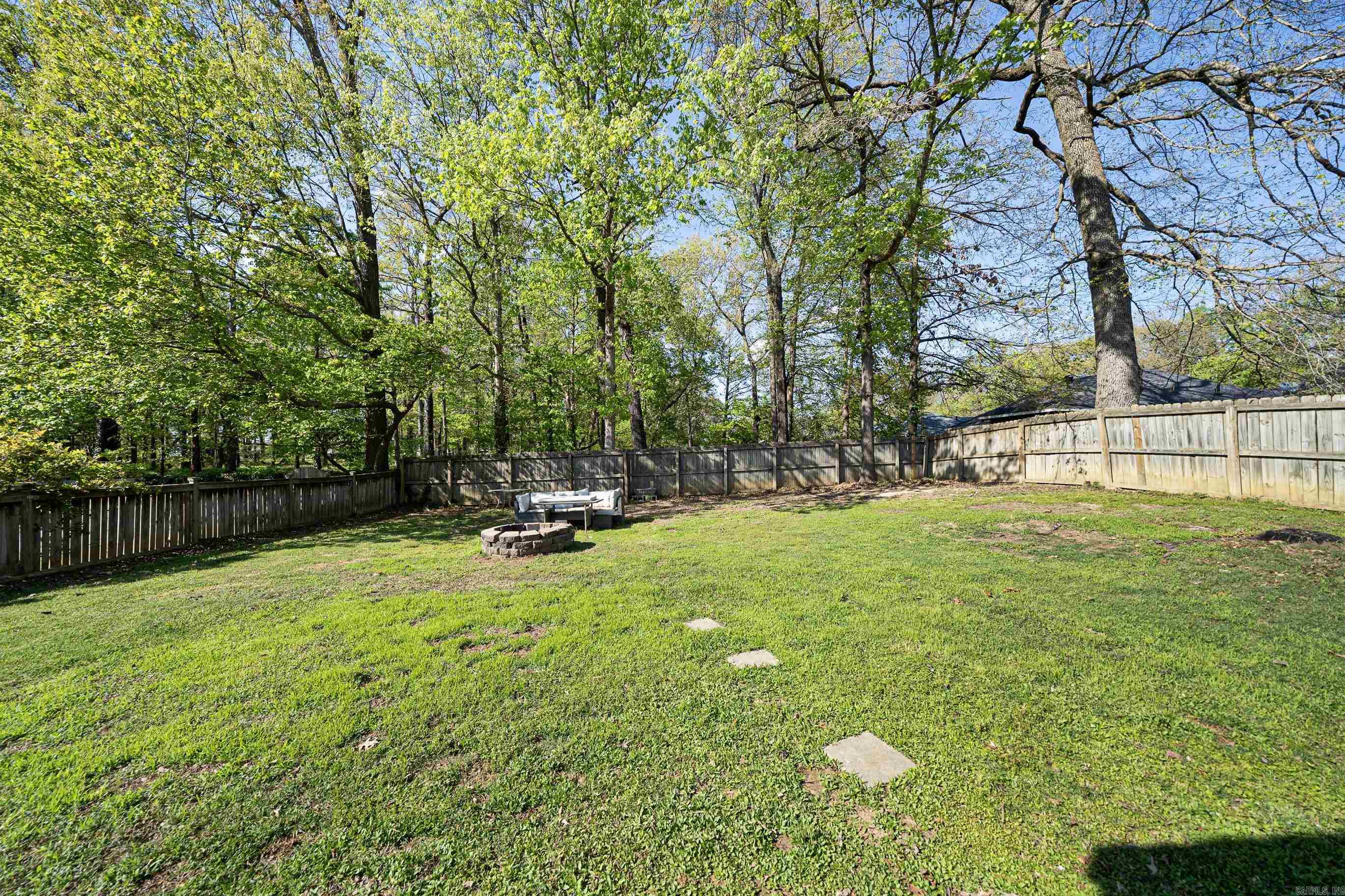 TOWERING OAKS - Residential
