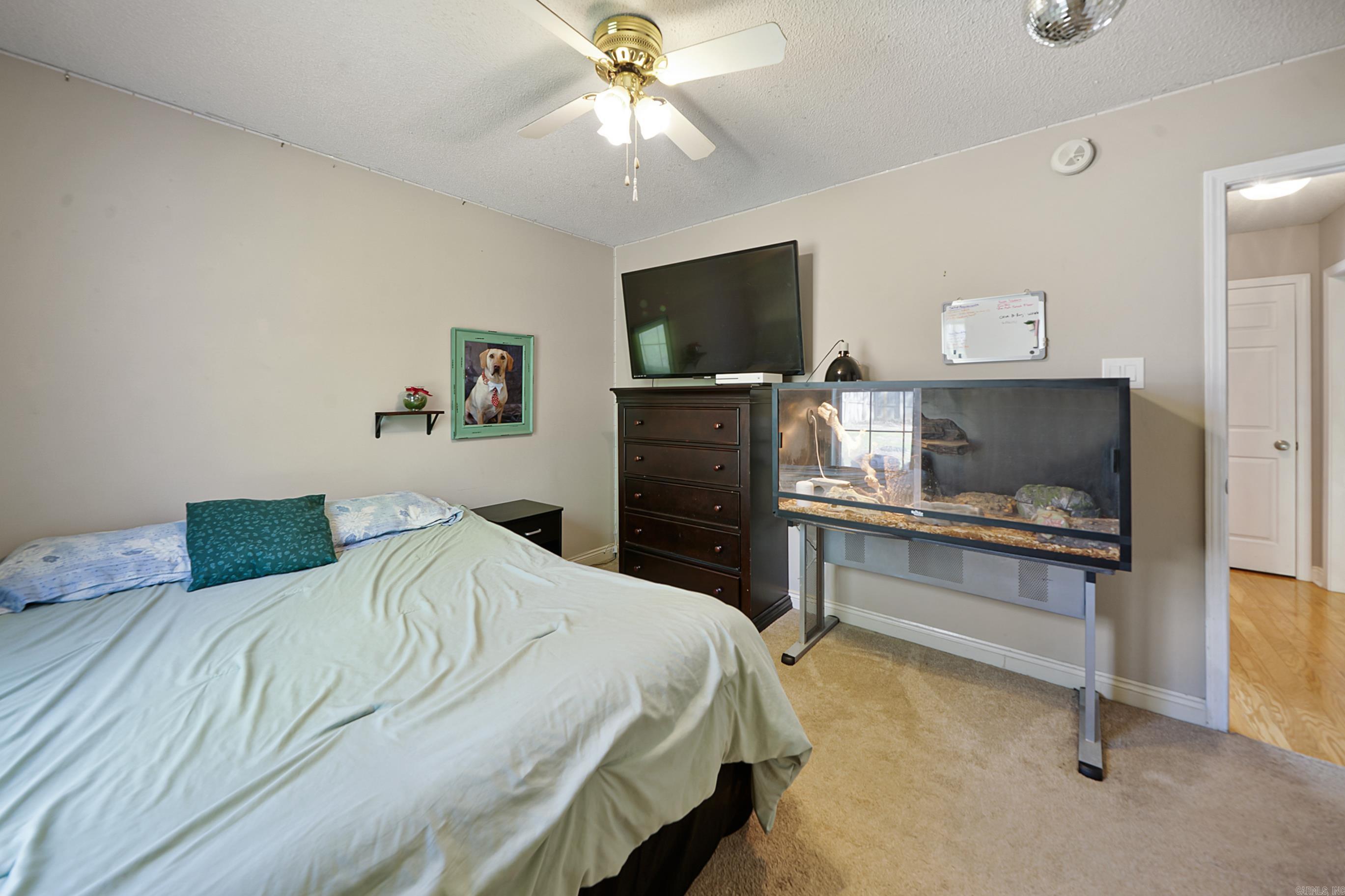 TOWERING OAKS - Residential