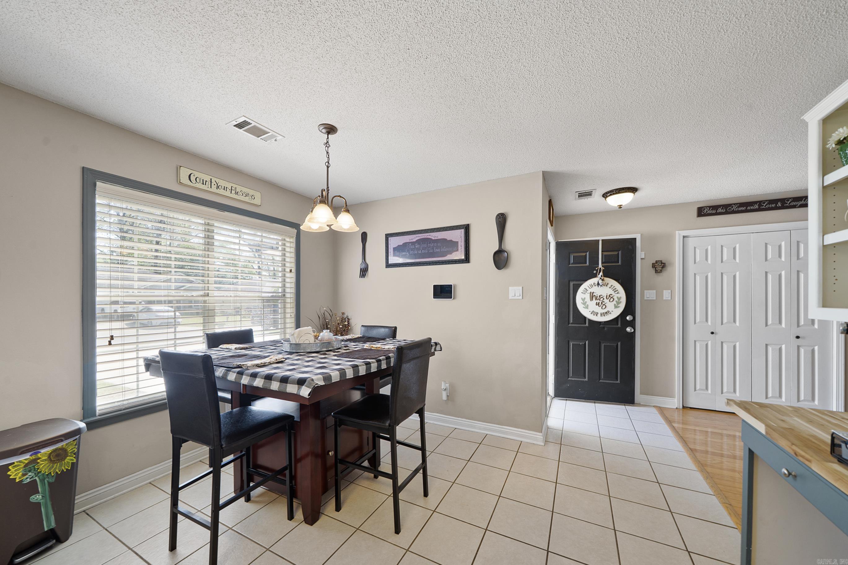 TOWERING OAKS - Residential