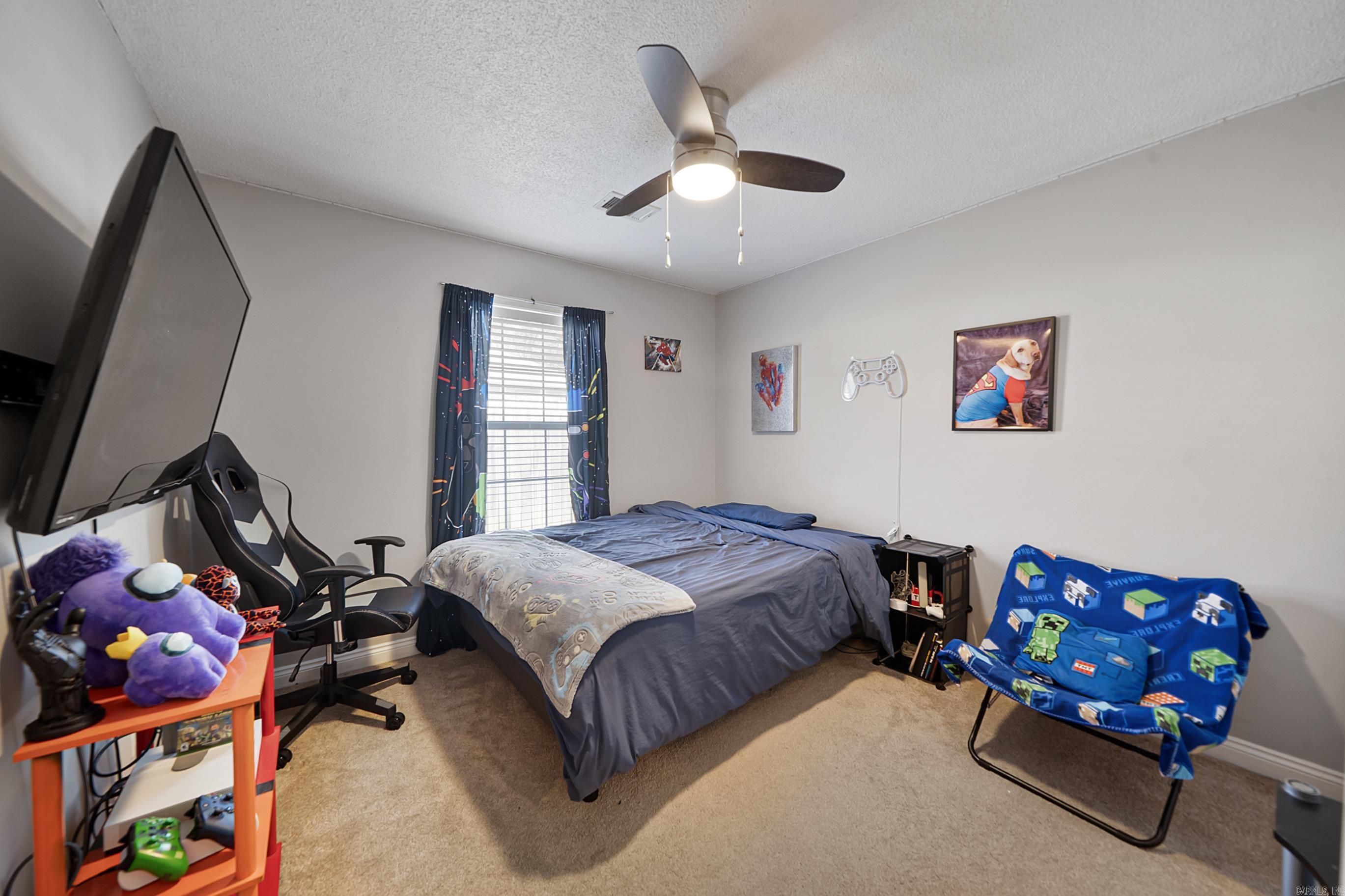 TOWERING OAKS - Residential