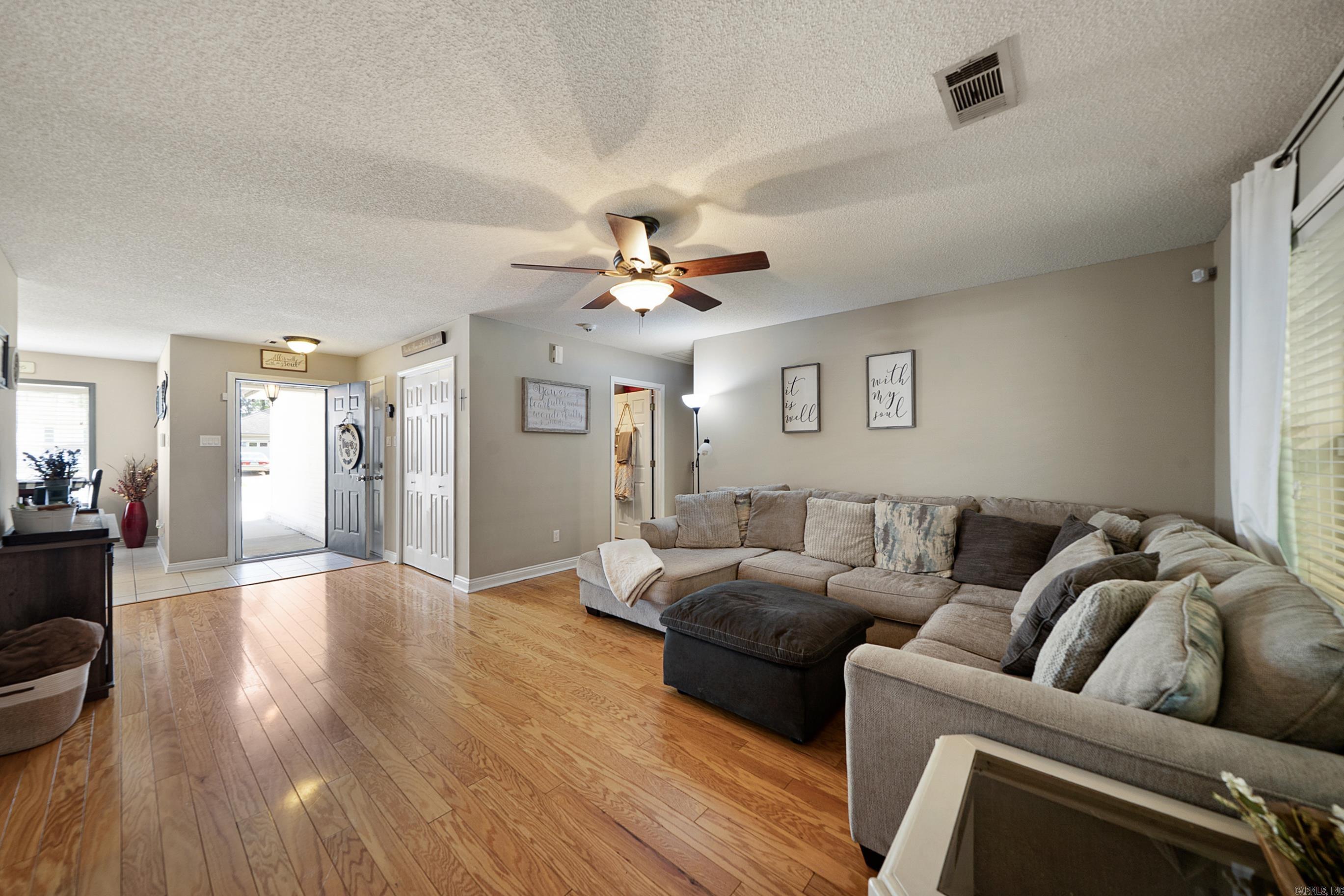 TOWERING OAKS - Residential