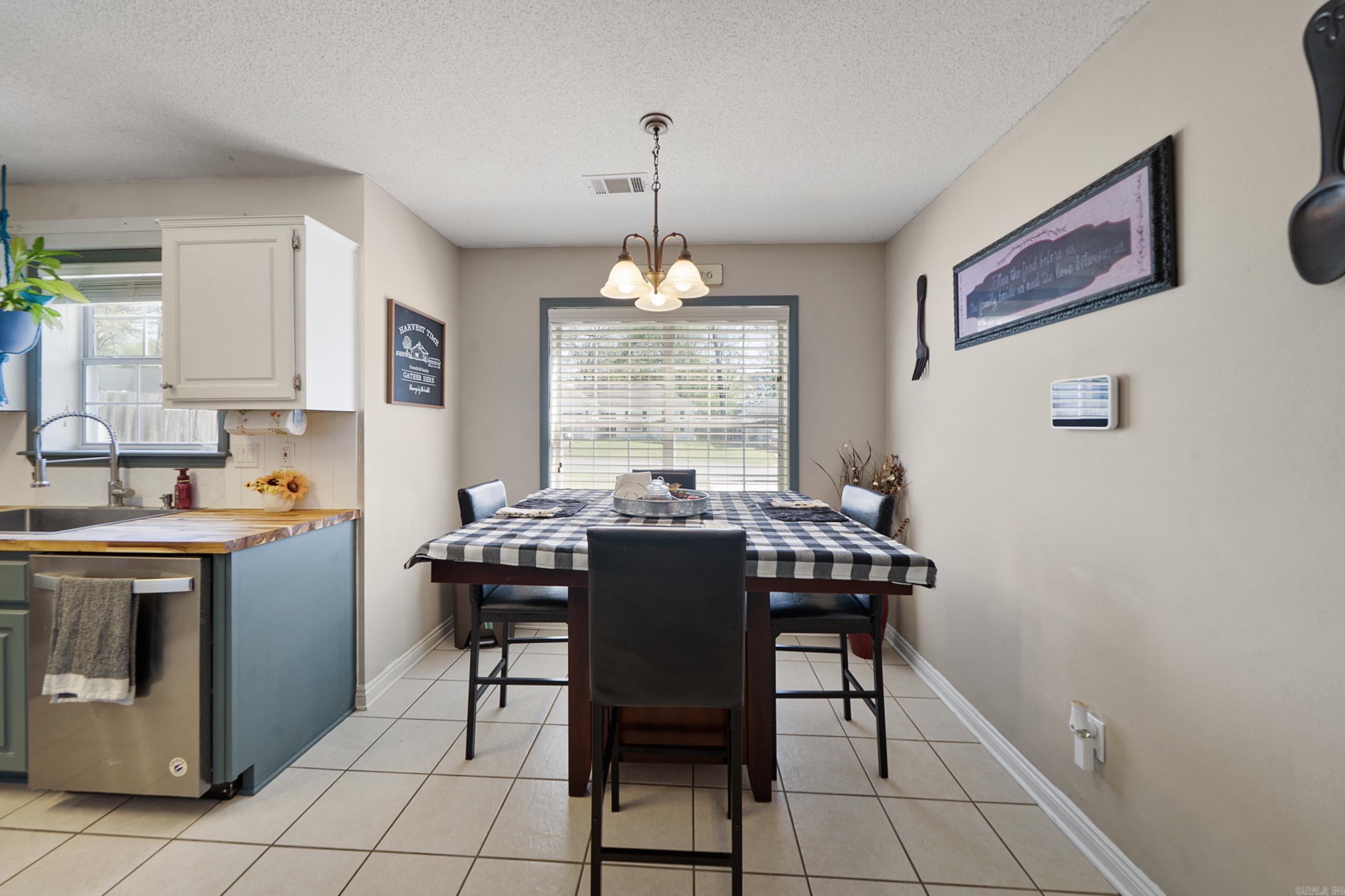 TOWERING OAKS - Residential