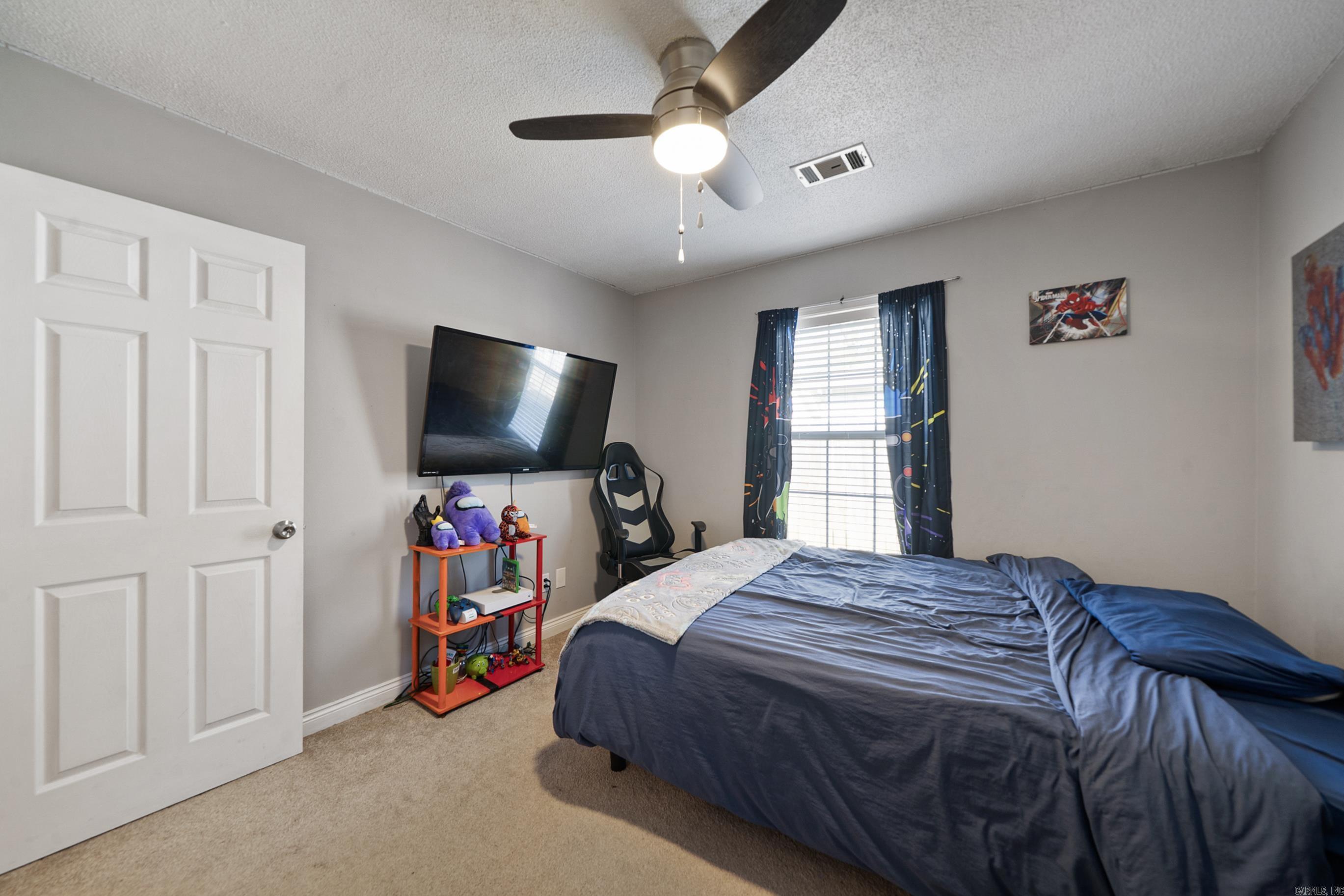 TOWERING OAKS - Residential