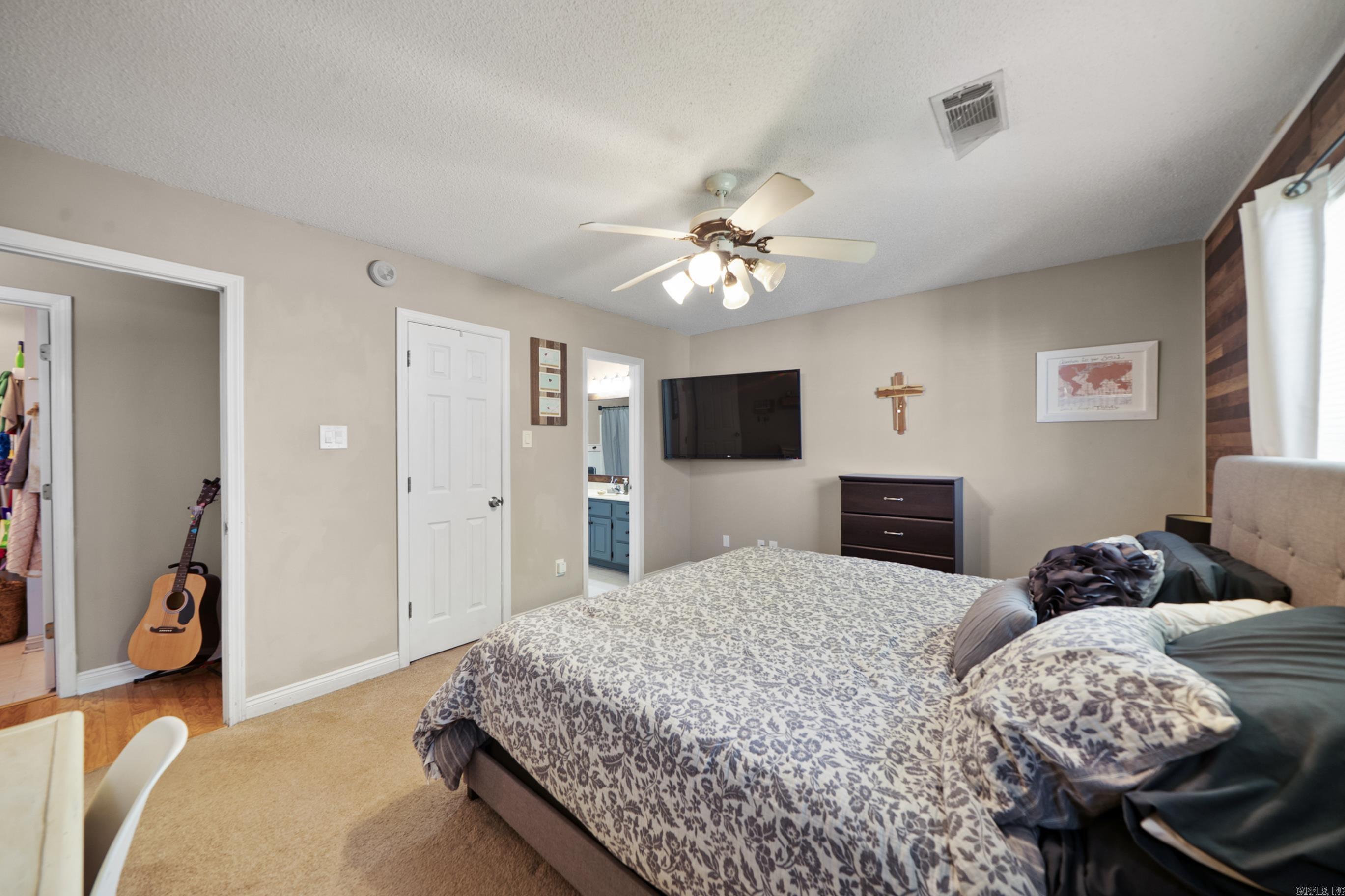 TOWERING OAKS - Residential