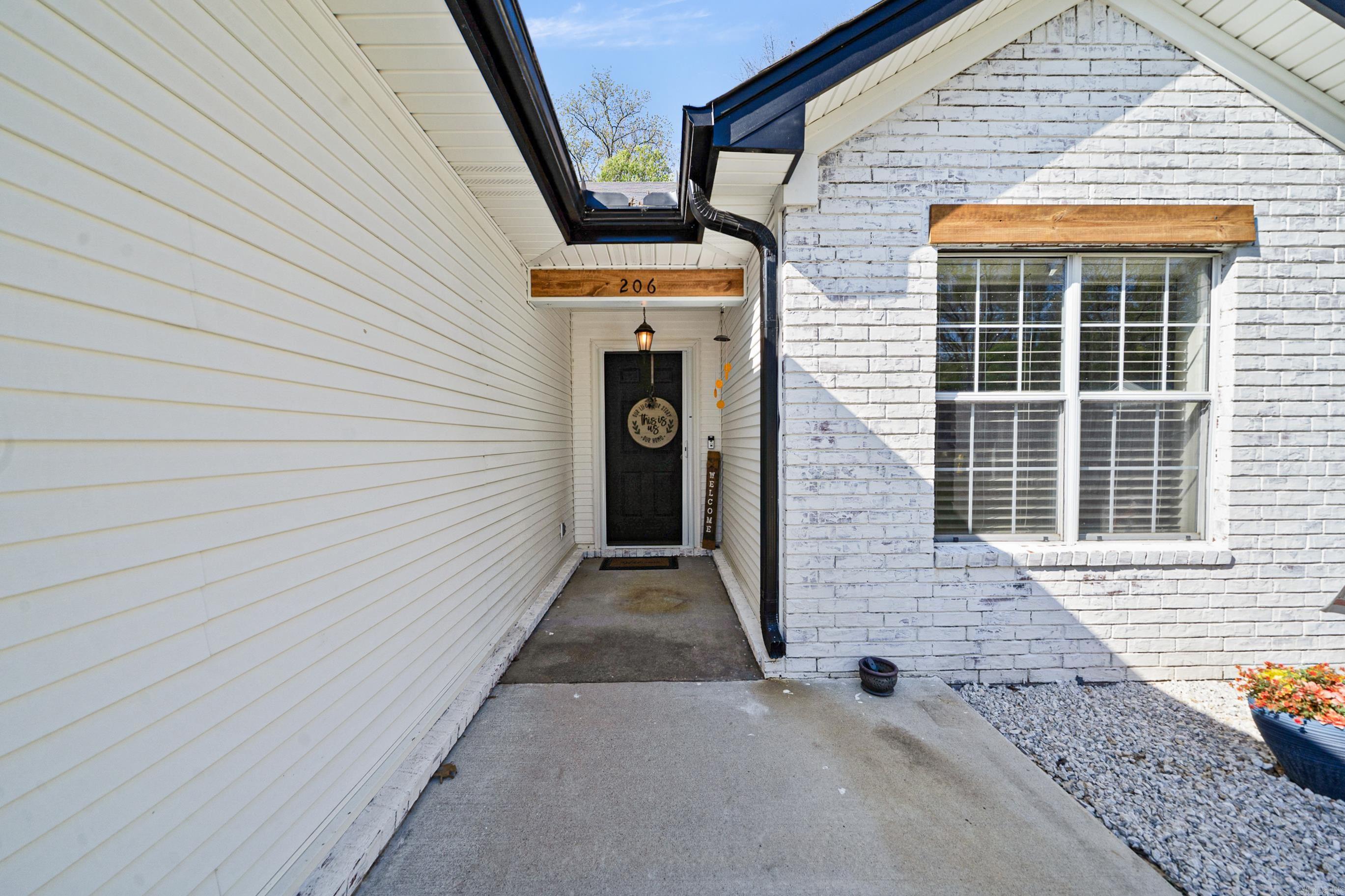 TOWERING OAKS - Residential