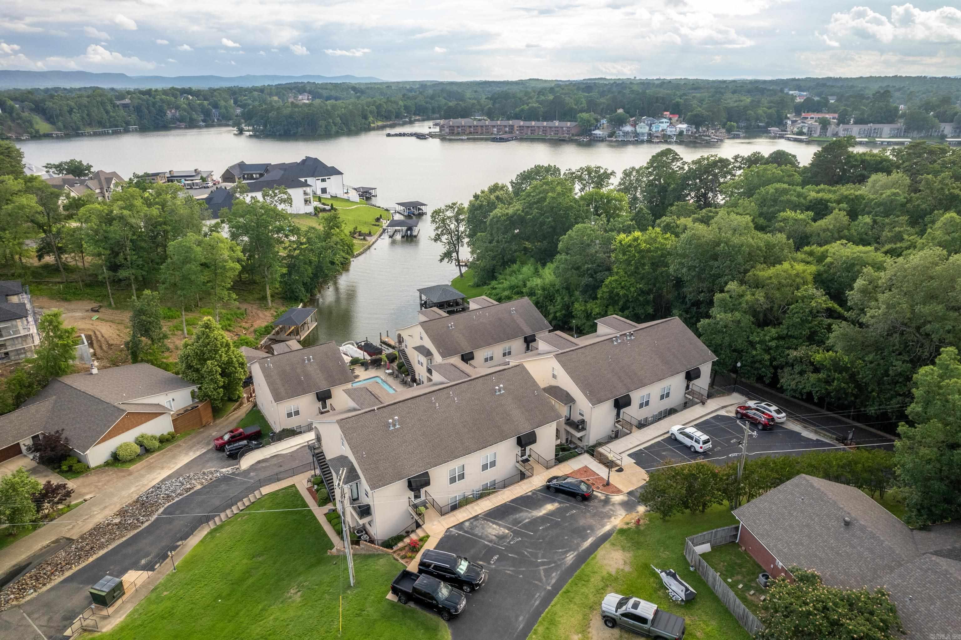 LAKESHORE OAKS HPR - Residential