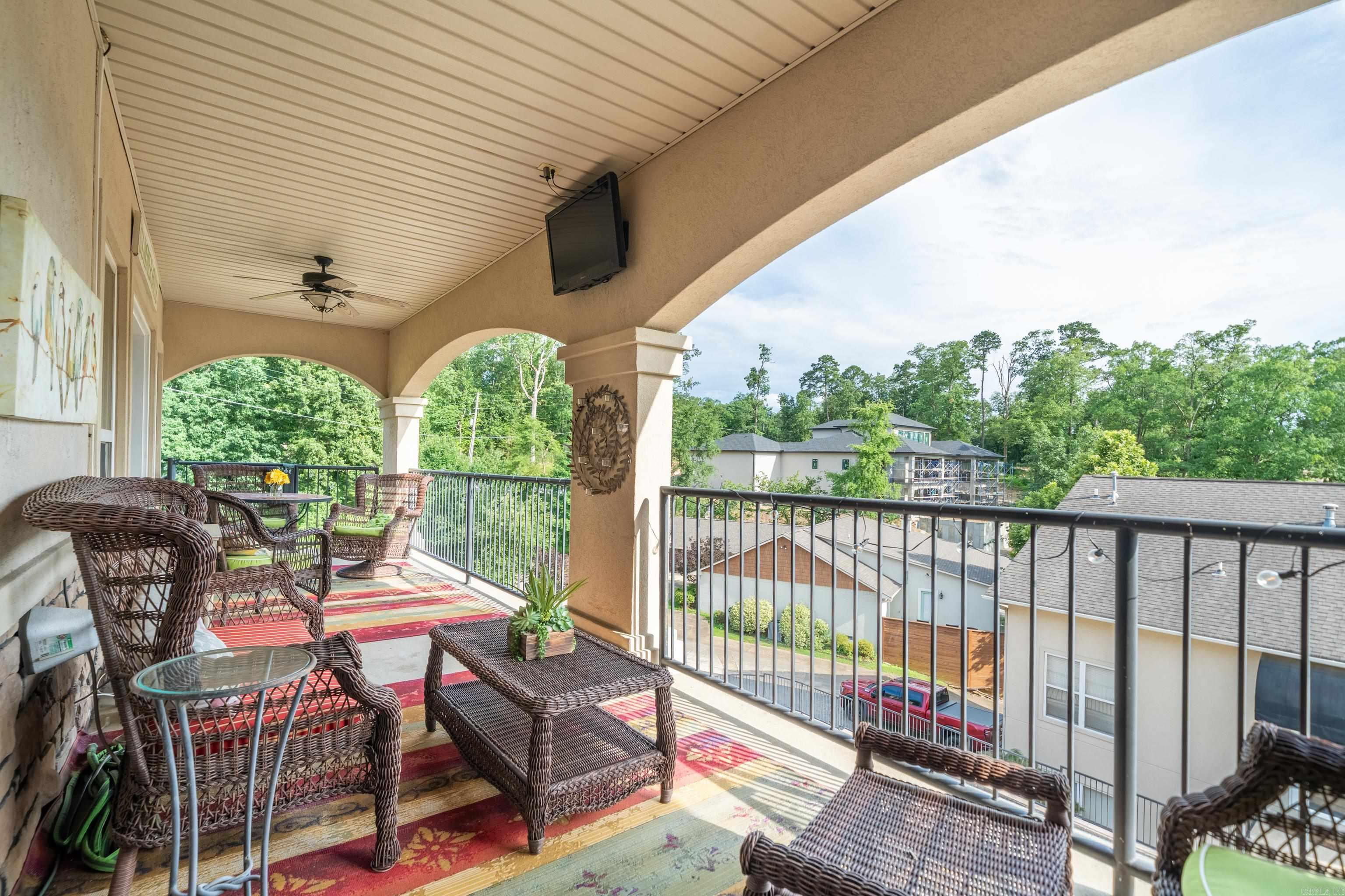LAKESHORE OAKS HPR - Residential