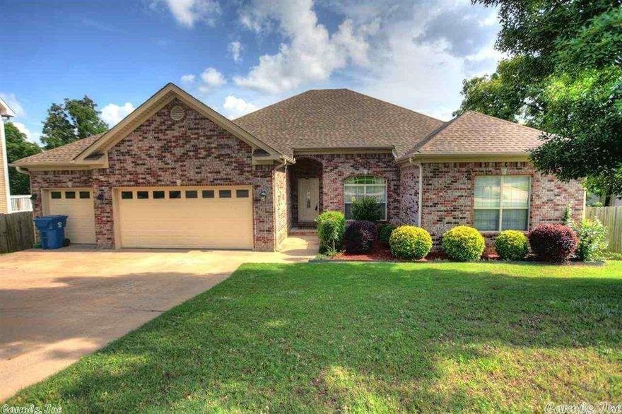 Home is ready for move-in, great curb appeal, extensive crown molding, hardwood & ceramic tiles flooring, formal dining, great room w/fire place, huge kitchen w/lots of cabinets/countertops, study nook, nice master bdrm w/jacuzzi tub, separate shower, his/her walking closets, beautiful deck for relaxation which oversees the breathtaking beautiful green belt space.  4 Bedrooms/2 Baths/3 Car Garage.