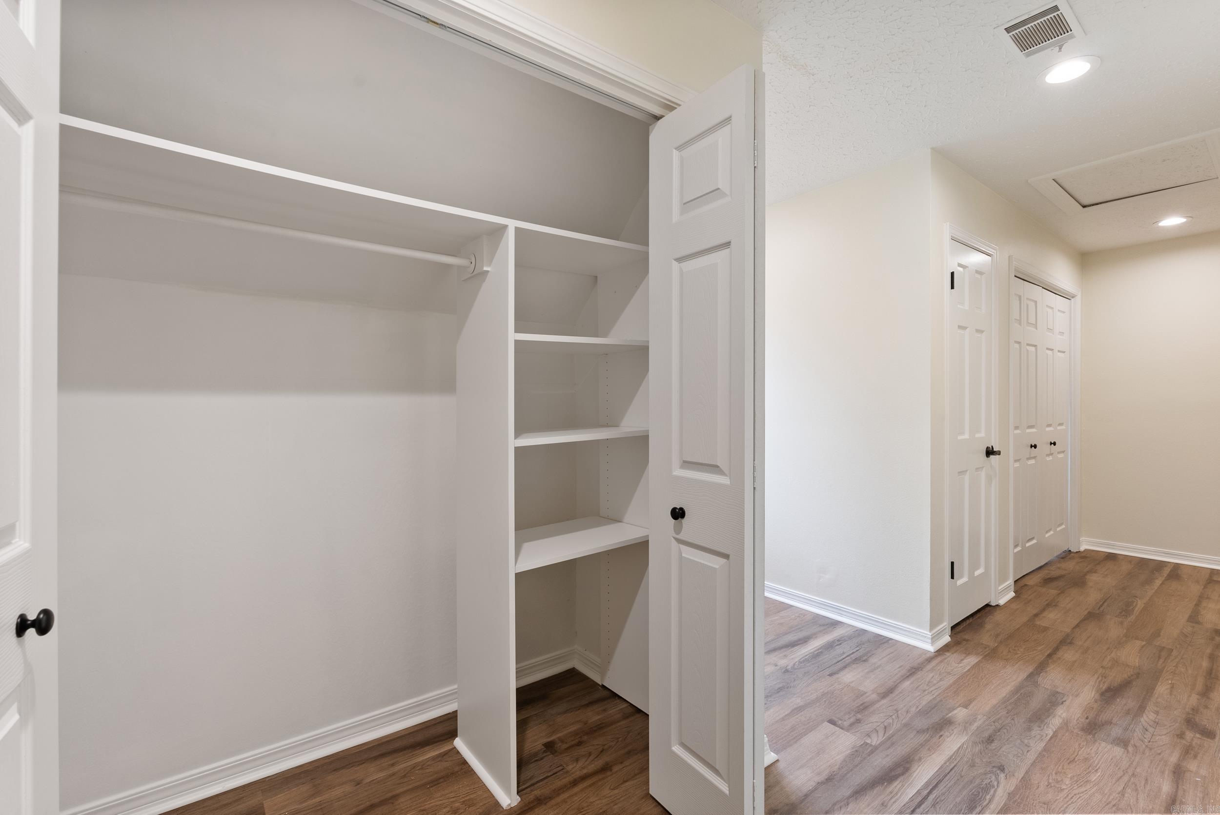 SMOKING OAKS ADD - Residential
