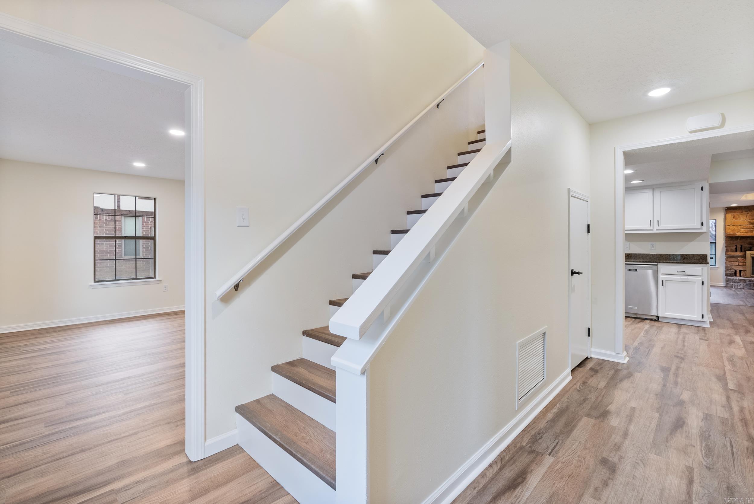 SMOKING OAKS ADD - Residential