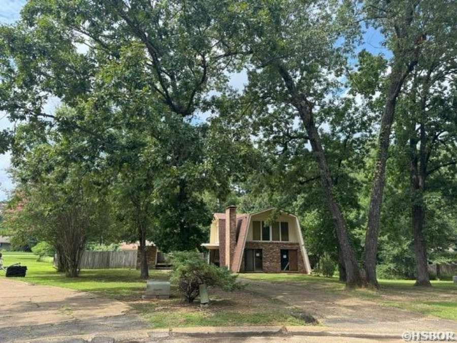 GURDON.. 2- story A-Frame $85,500!! 3BR 2 full baths with cul-de-sac location, all brick with slab foundation, 1584 sf, 2 car oversized drive thru carport with storage, large backyard with some privacy fencing, storage building, very nice curb appeal!! close proximity to Gurdon Elementary School as well as all town amenities, short driving distance to Arkadelphia and I-30!! SELLER does NOT pay customary clsing costs to incl title ins, termite, survey, H-warranty, repairs or closing costs.. property may qualify for Seller Financing (Vendee); if prop qualifies, only buyer may speak w/loan officer; if prop built prior to 1978, lead base paint potential exists; recent lender pre-qual letter and earnest money required with all offers