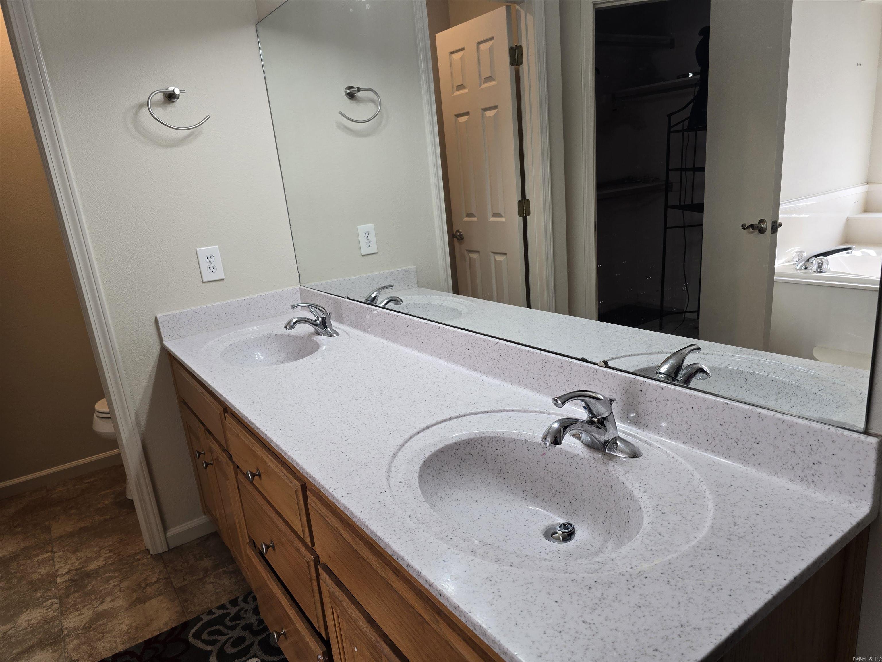 SADDLETOP - Residential