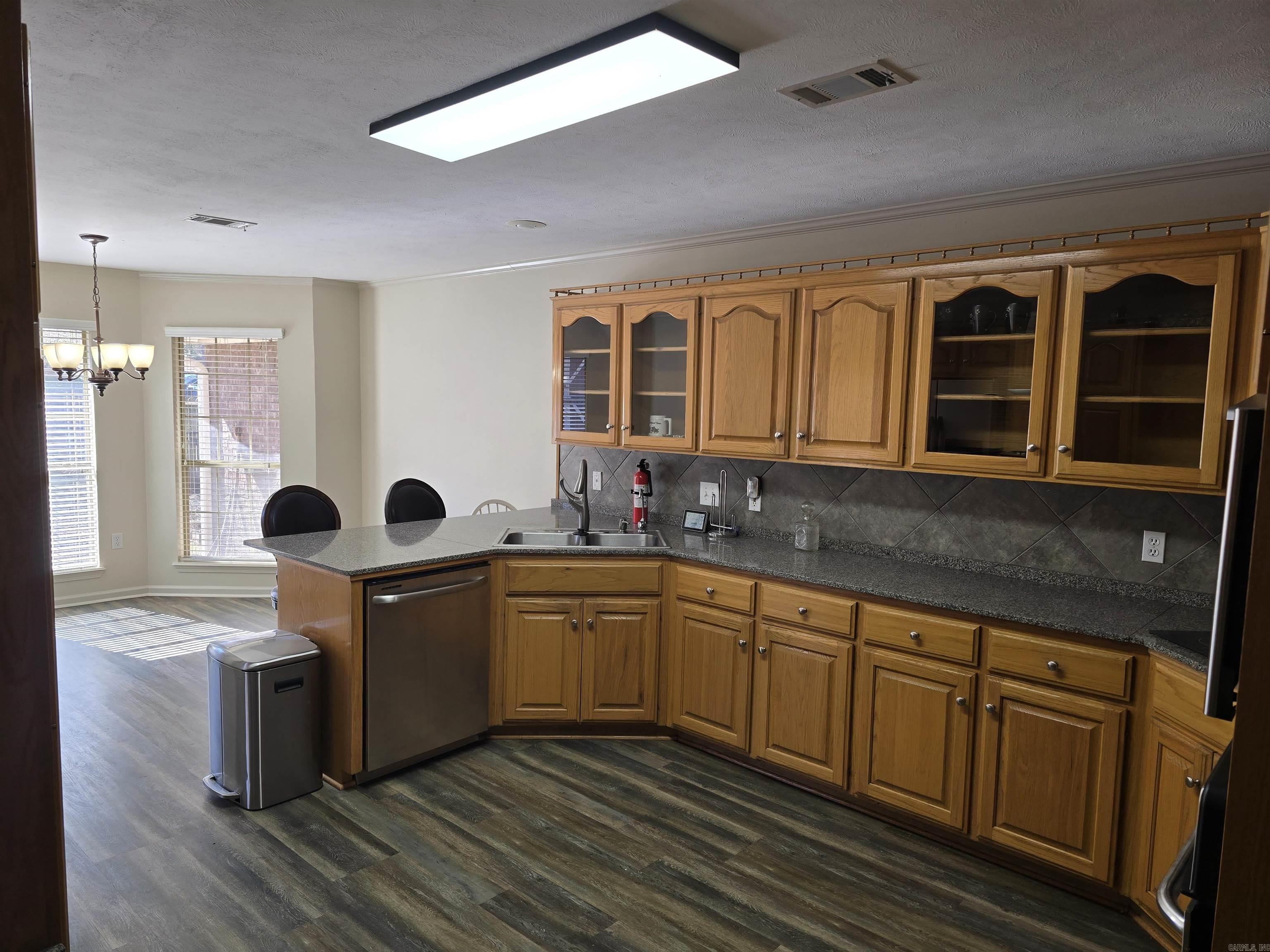 SADDLETOP - Residential