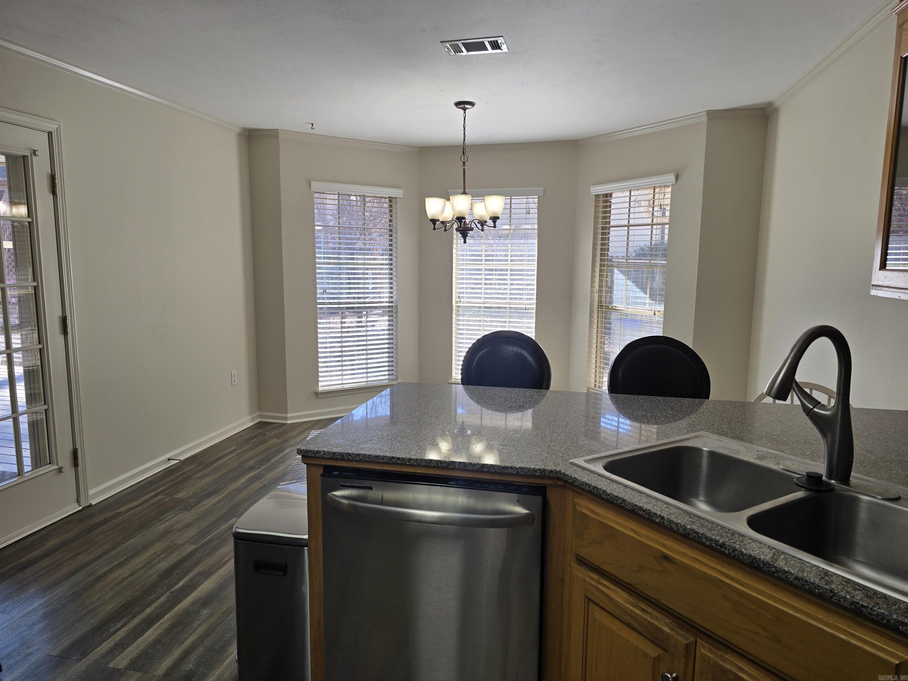 SADDLETOP - Residential