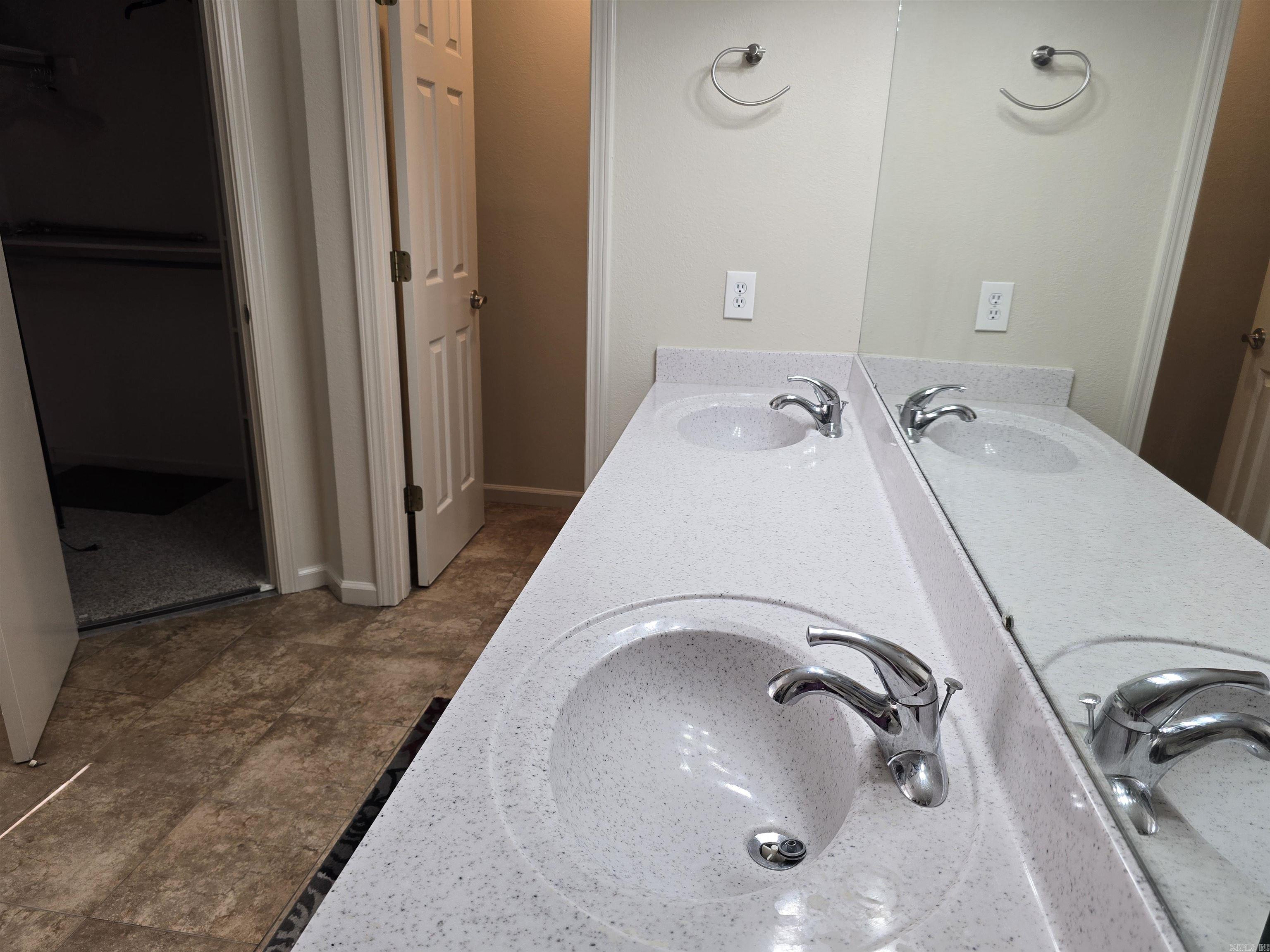 SADDLETOP - Residential