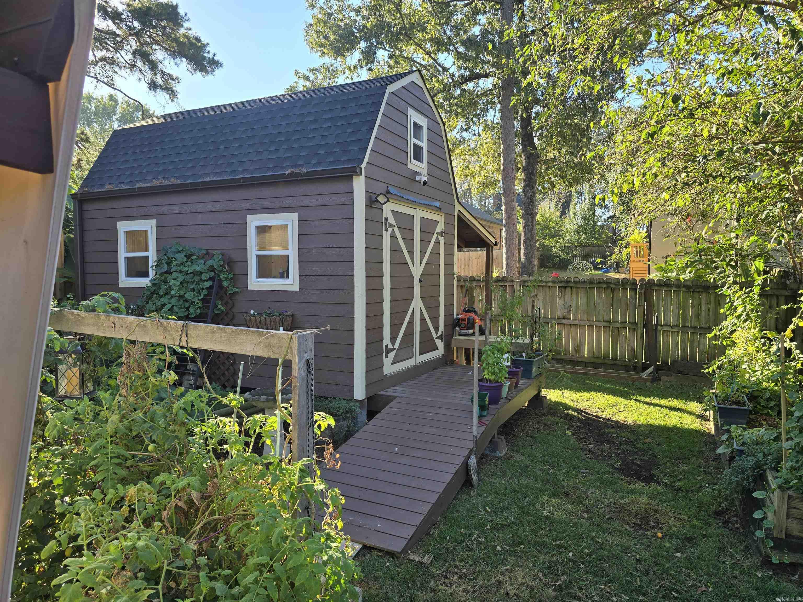 SADDLETOP - Residential