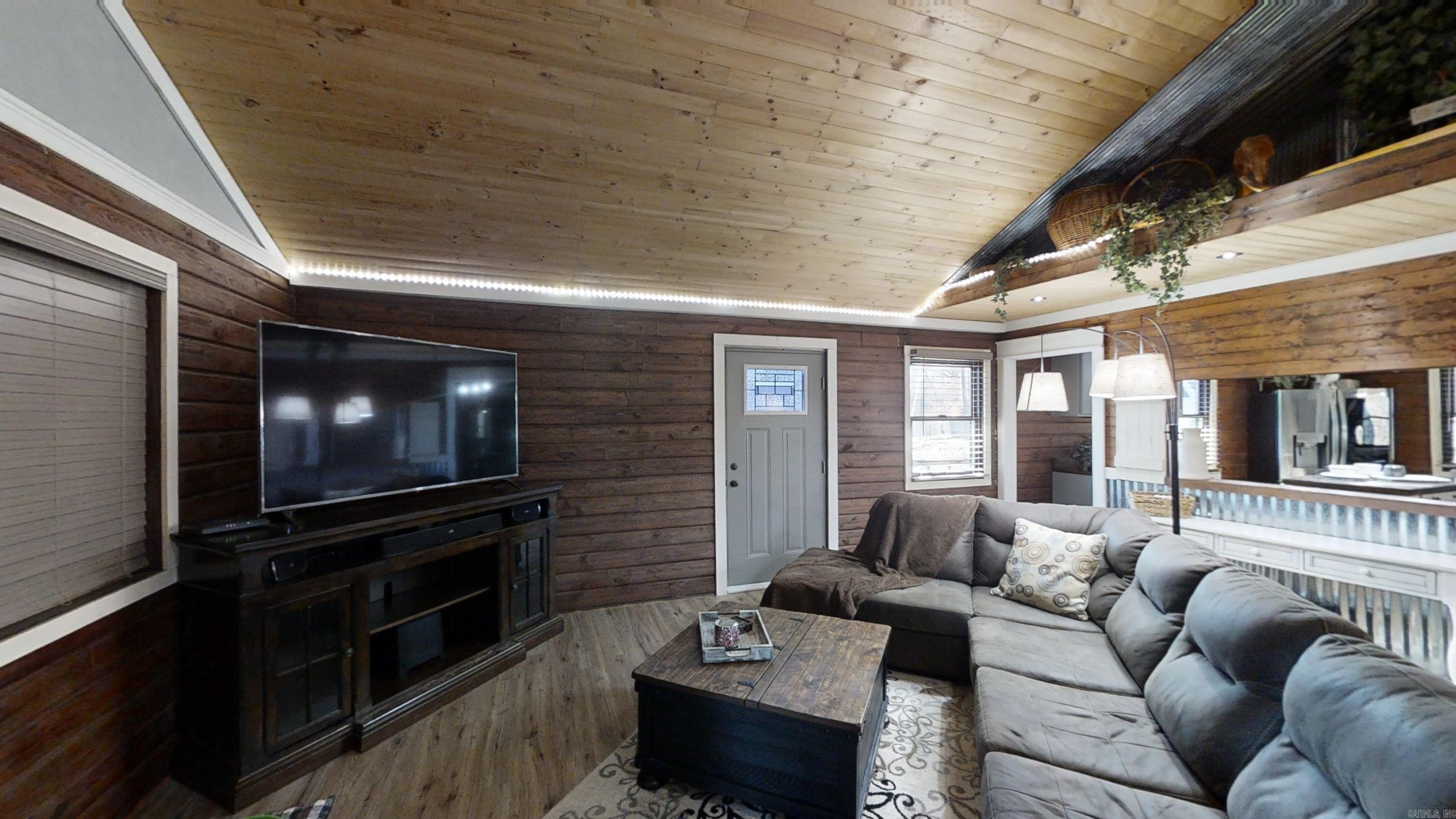 F & F Lake - Residential