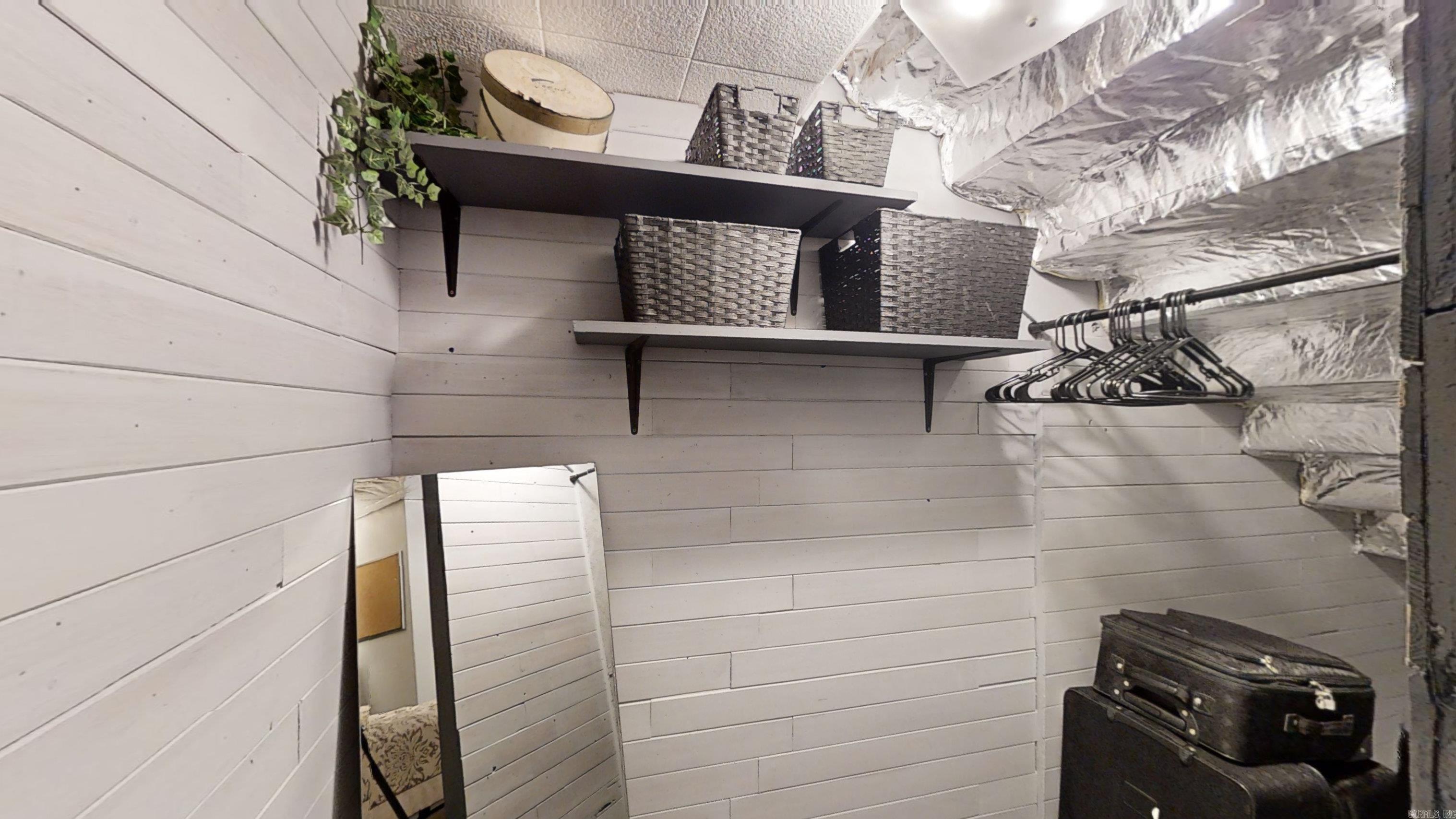 F & F Lake - Residential