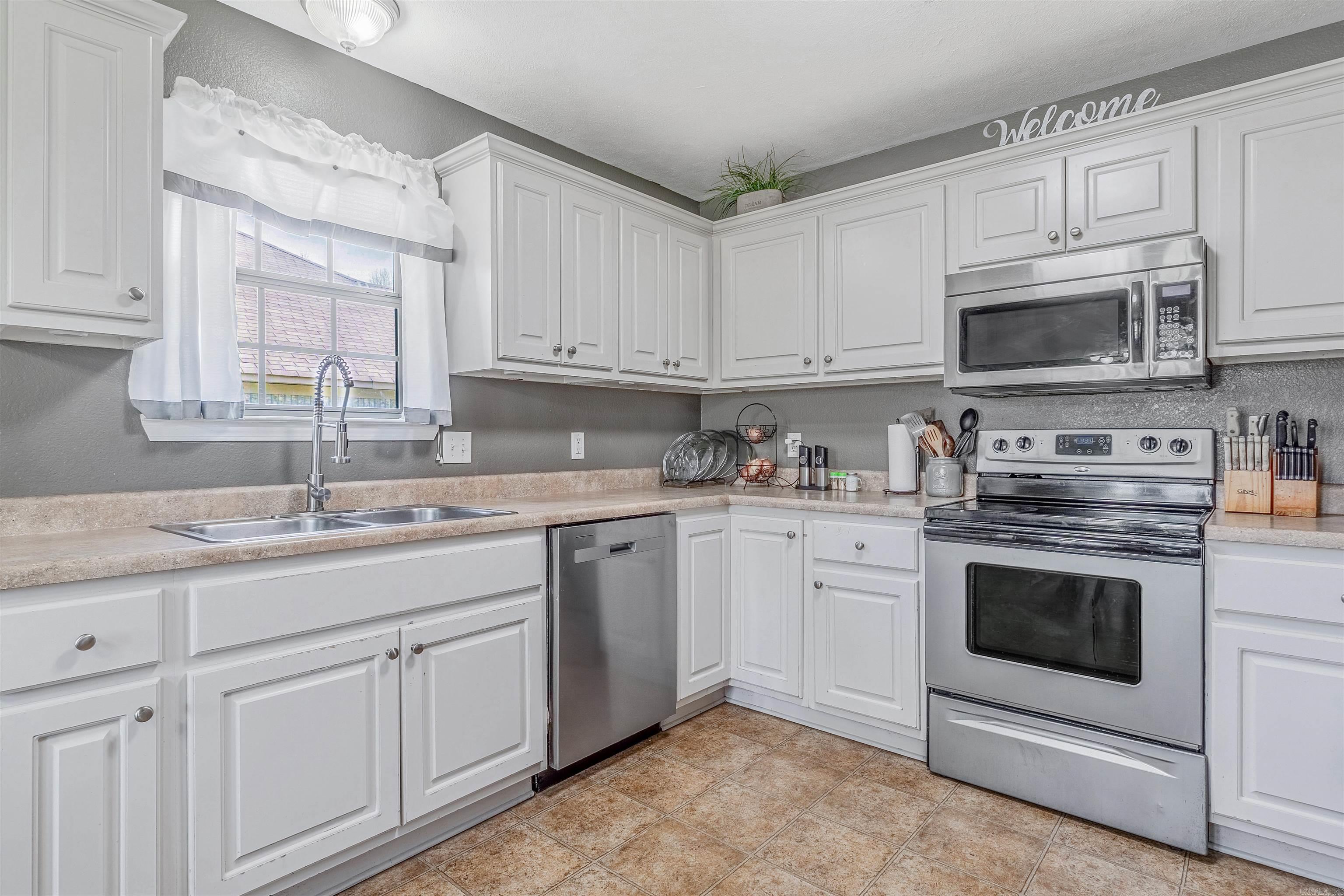 WEST POINTE - Residential