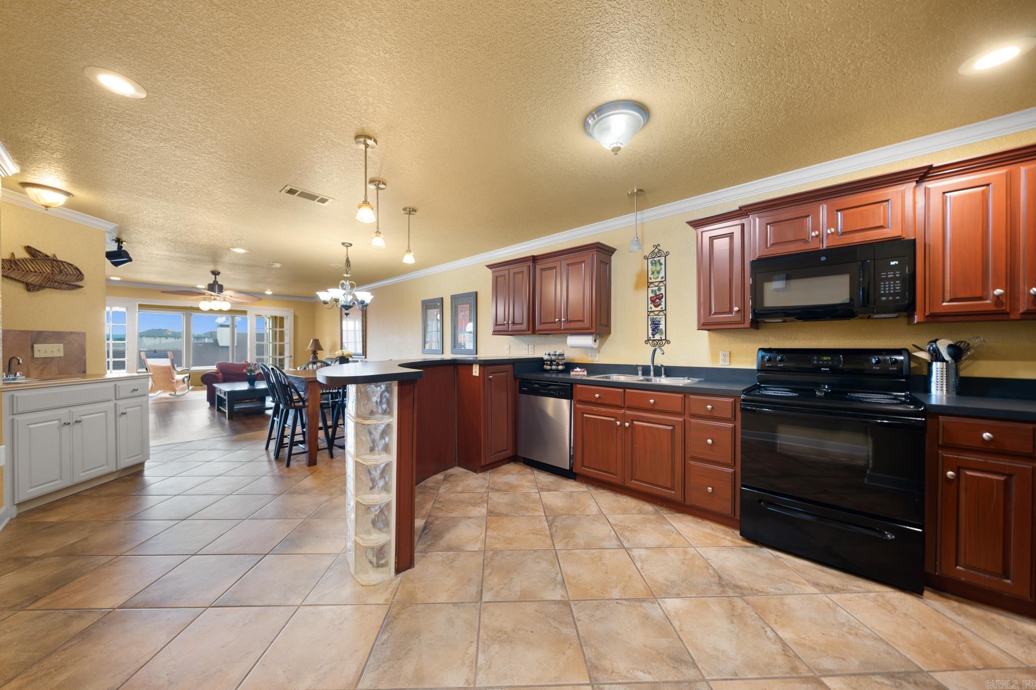 VISTA VILLAS - Residential