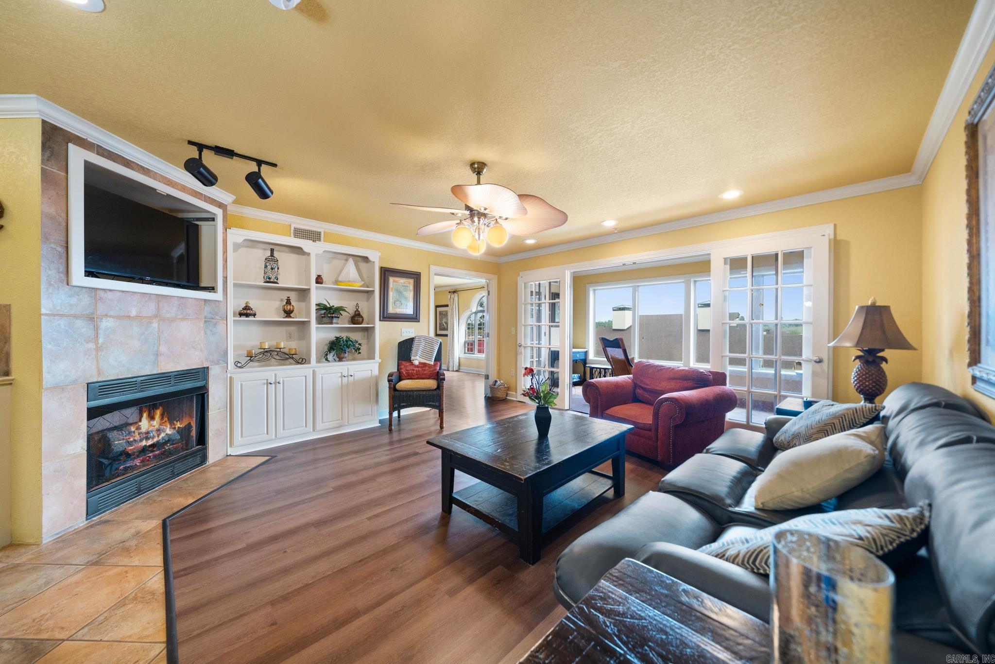 VISTA VILLAS - Residential